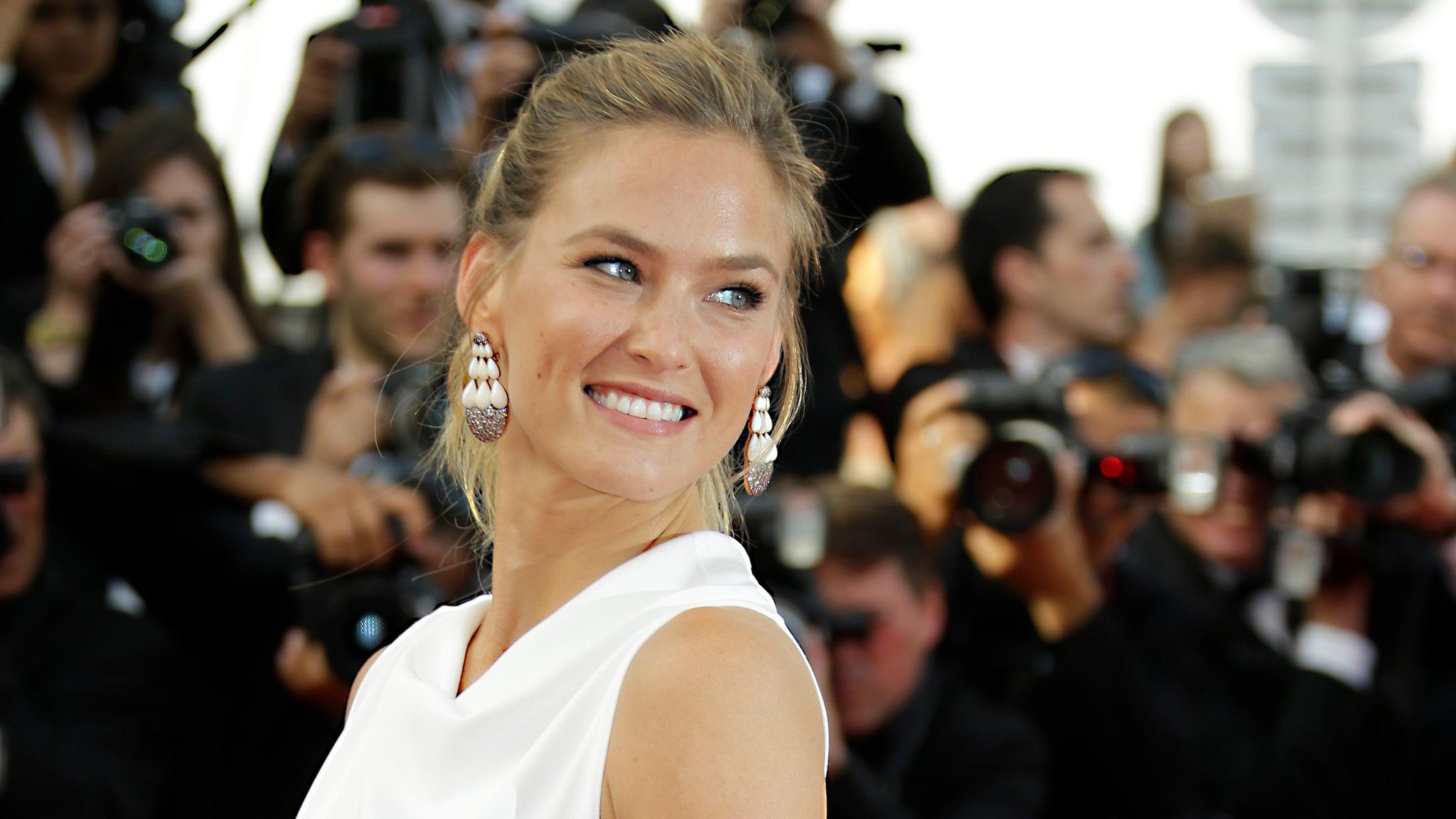 Bar Refaeli: Israel convicts model of tax evasion - BBC News