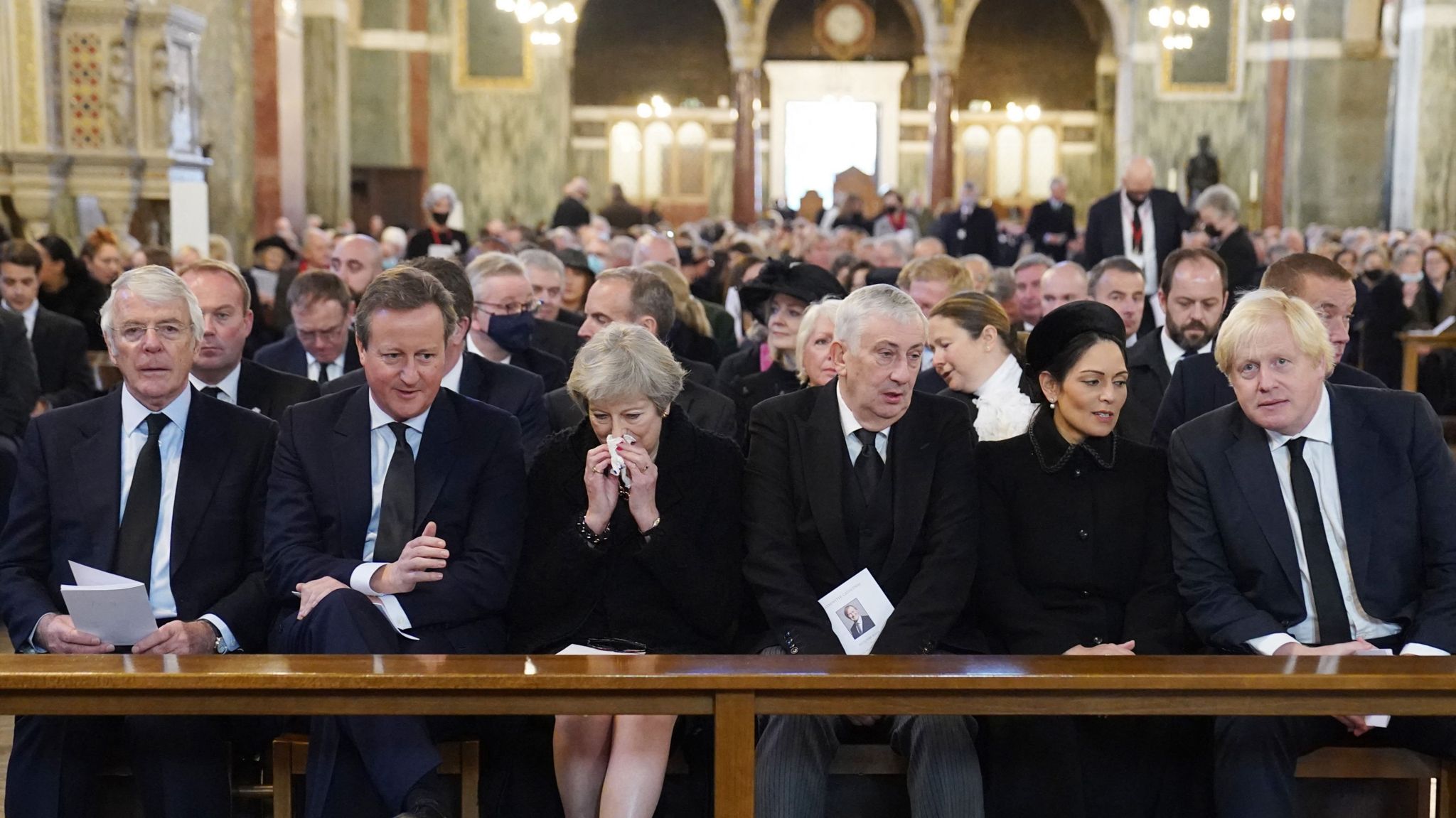 Sir John Major, David Cameron dhe Theresa May, Kryetari i Komunës Sir Lindsay Hoyle, Sekretarja e Brendshme Priti Patel dhe Kryeministri Boris Johnson në Katedralen Westminster