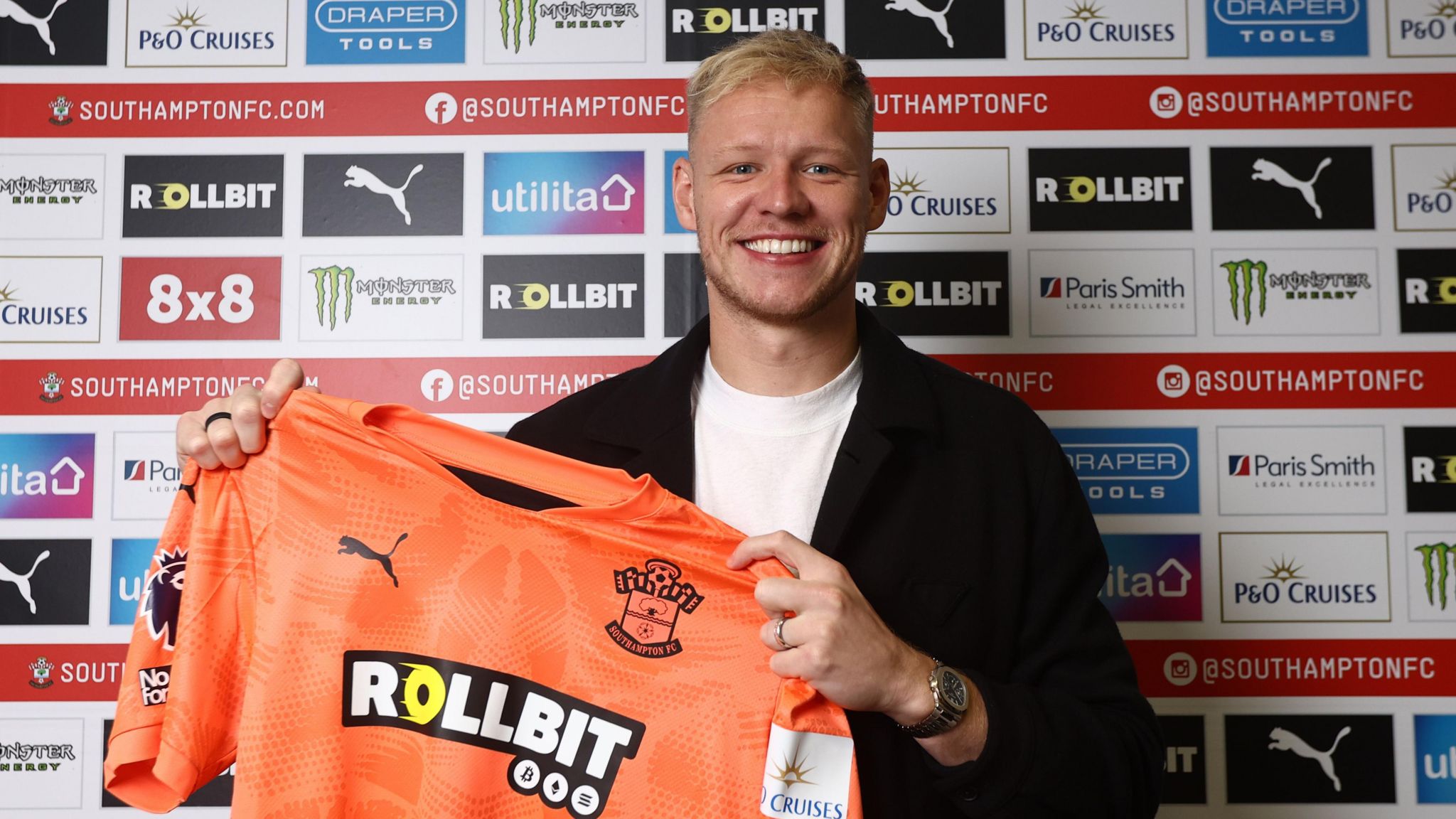 Aaron Ramsdale: Southampton sign Arsenal goalkeeper for £25m - BBC Sport