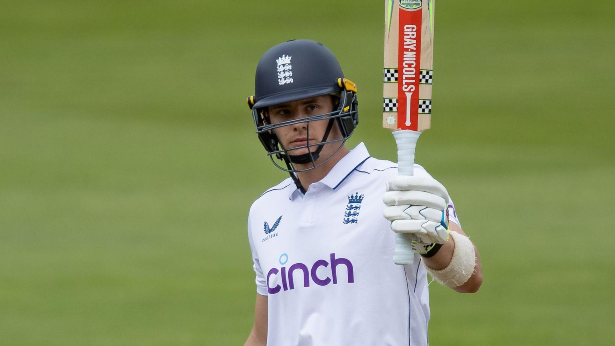 England wicketkeeper Jamie Smith raises his bat to salute the crowd at Edgbaston