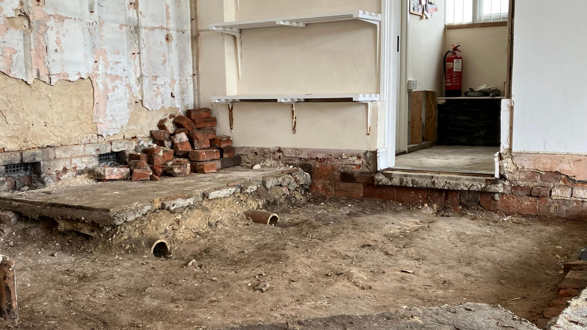 Framlingham flood-damaged shoe business aims to reopen next year - BBC News