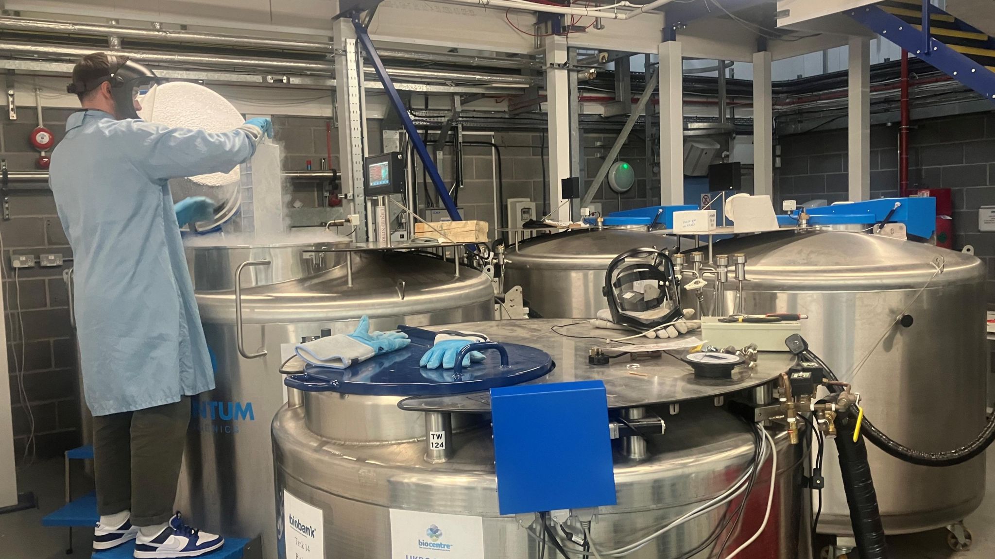 Picture of liquid nitrogen in a laboratory