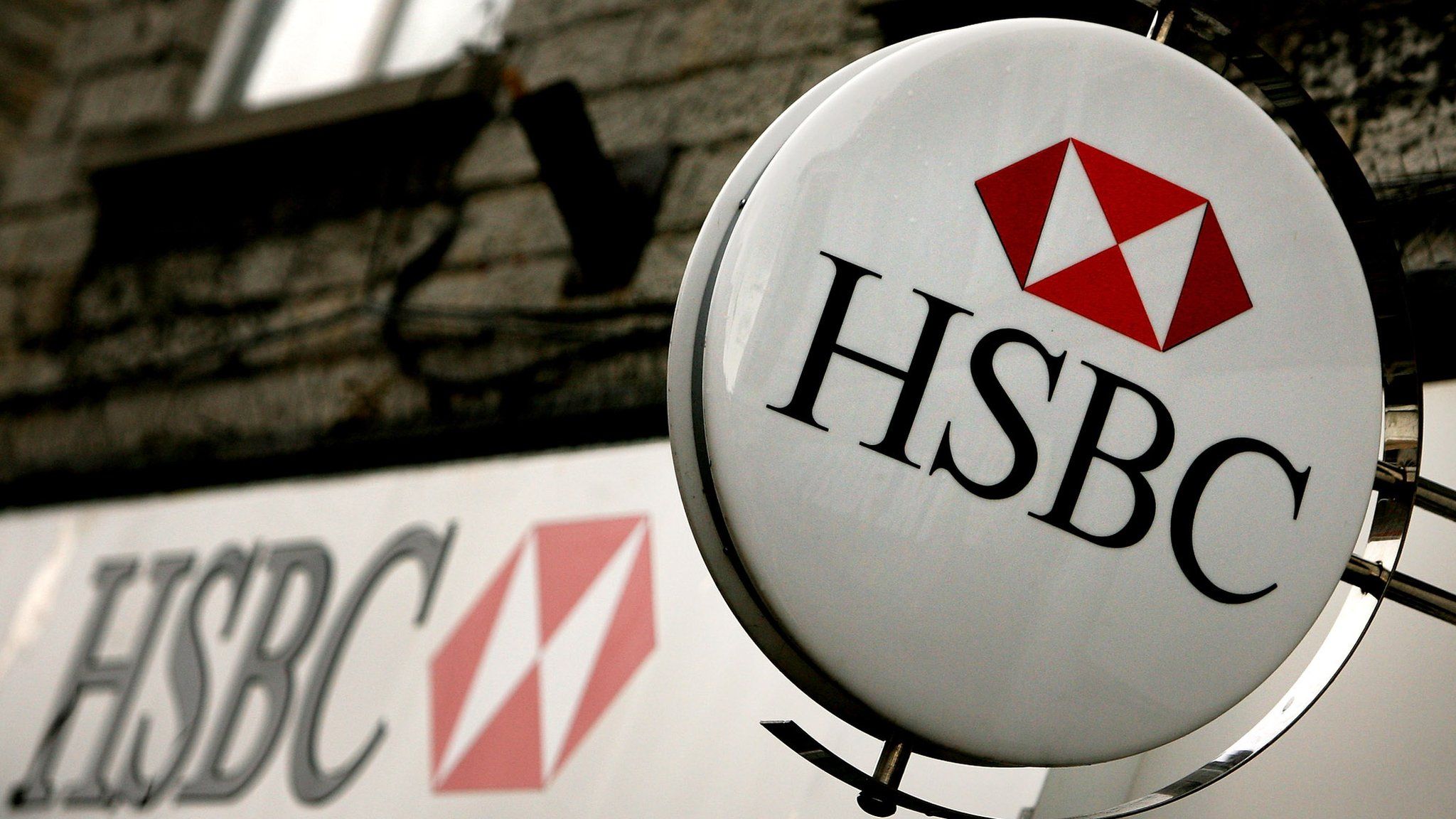 HSBC to keep headquarters in London - BBC News