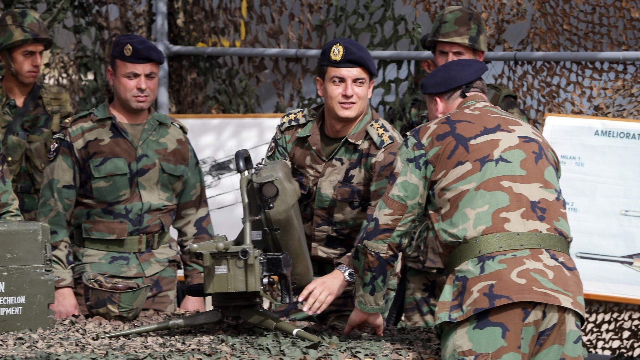 Lebanese army soldiers inspect a Milan anti-tank missile launcher during a hand-over ceremony for a shipment of French weapons at Beirut international airport (20 April 2015)