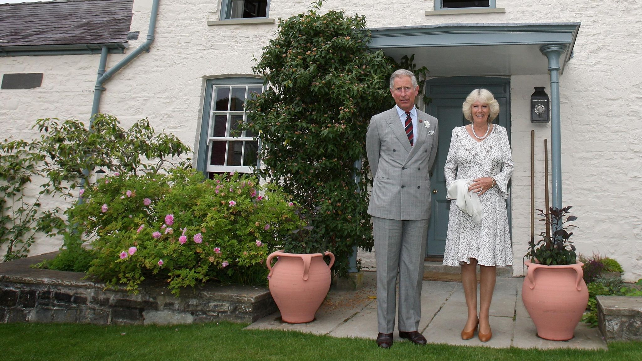  The past    Prince Charles and Camilla, Duchess of Cornwall, airs  for a photograph   extracurricular  their Welsh property