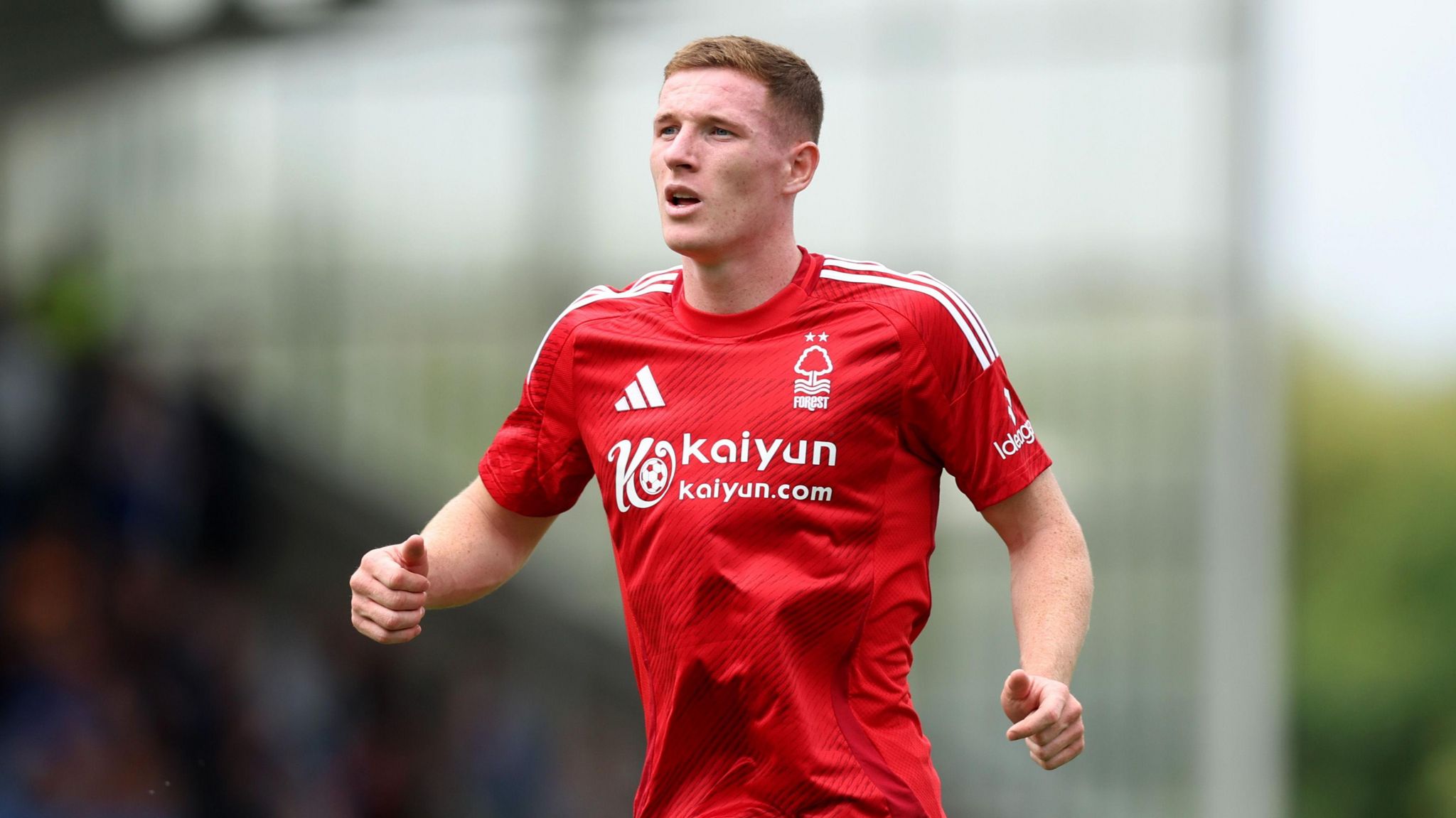 Elliot Anderson in action for Nottingham Forest.