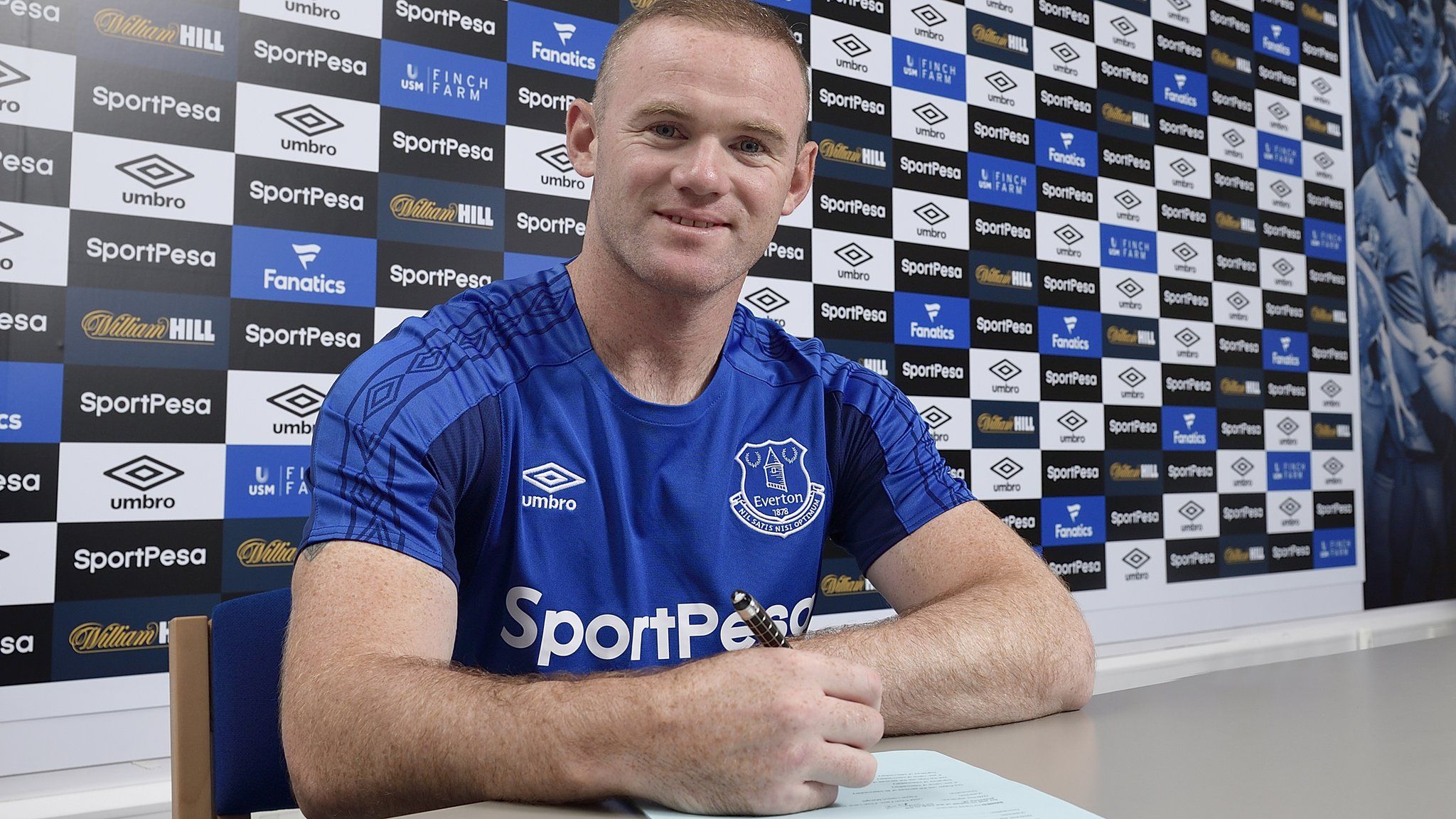 Wayne Rooney joins Everton