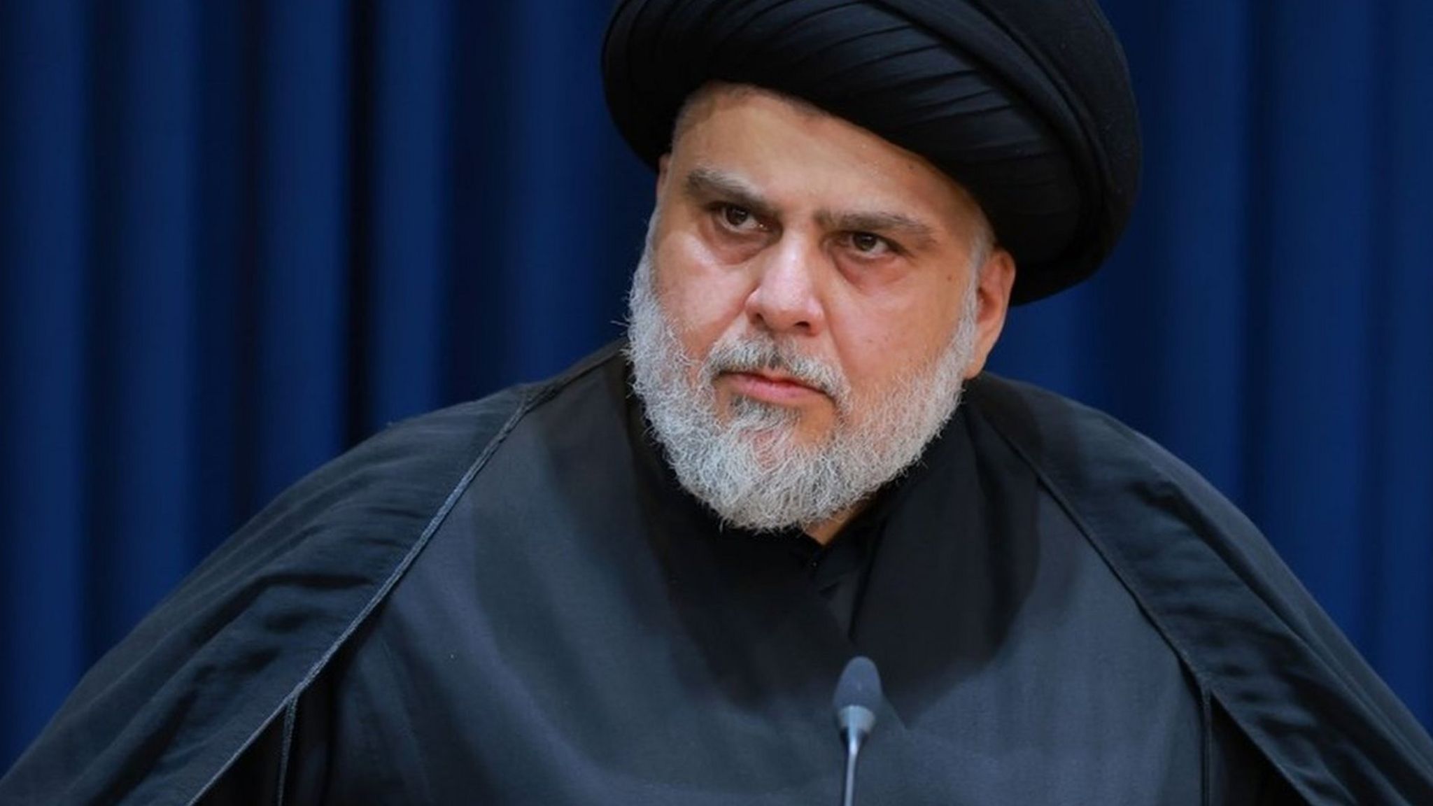 Iraqi Shia cleric Moqtada al-Sadr speaks at a news conference in Najaf, Iraq (30 August 2022)