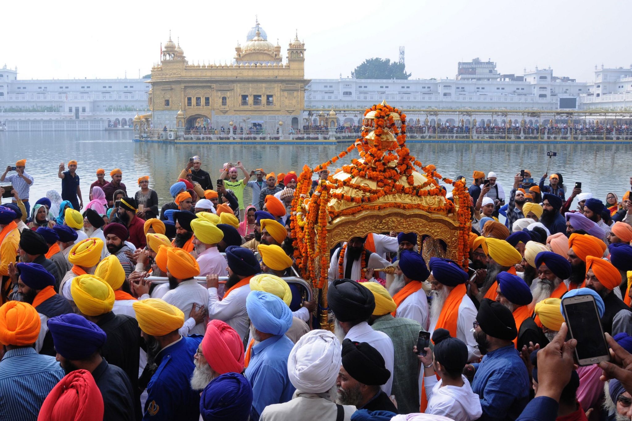 Guru Nanak Sikh Founder S 550th Birthday Celebrated Bbc News