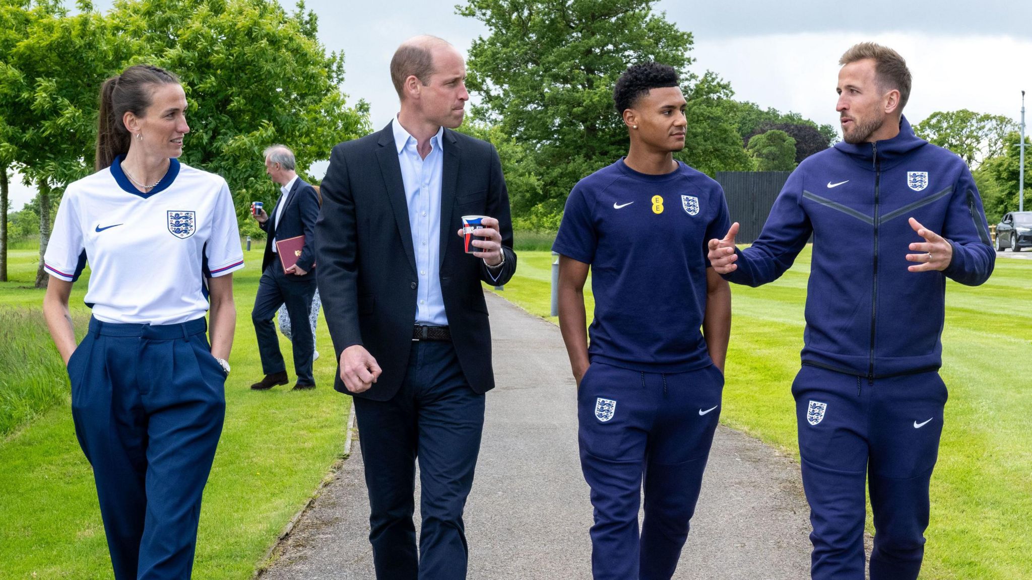 Prince William (second left) walks at St George's Park with Jill Scott, Ollie Watkins and Harry Kane