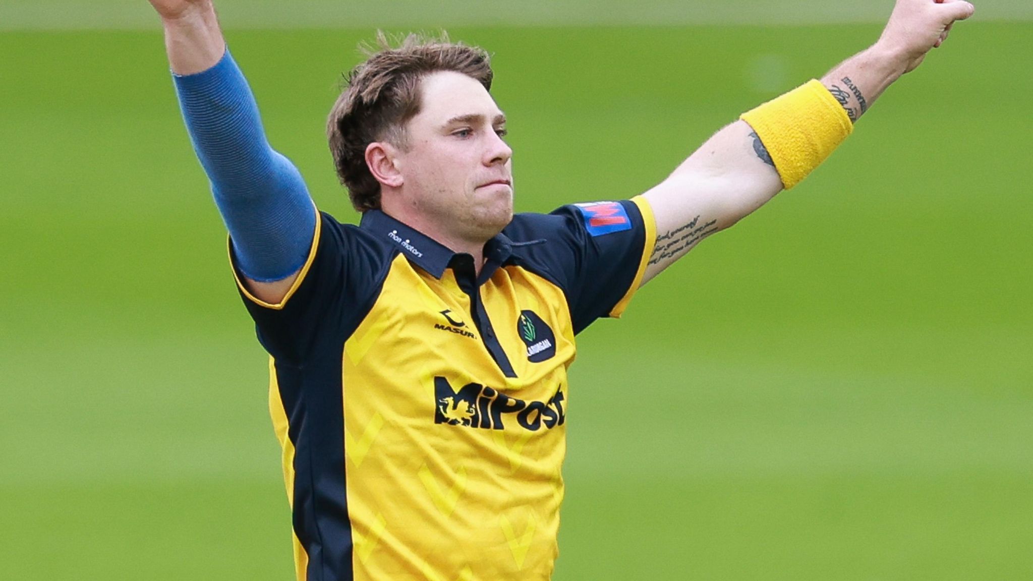 Glamorgan bowlers grab dramatic late win over Gloucestershire - BBC Sport