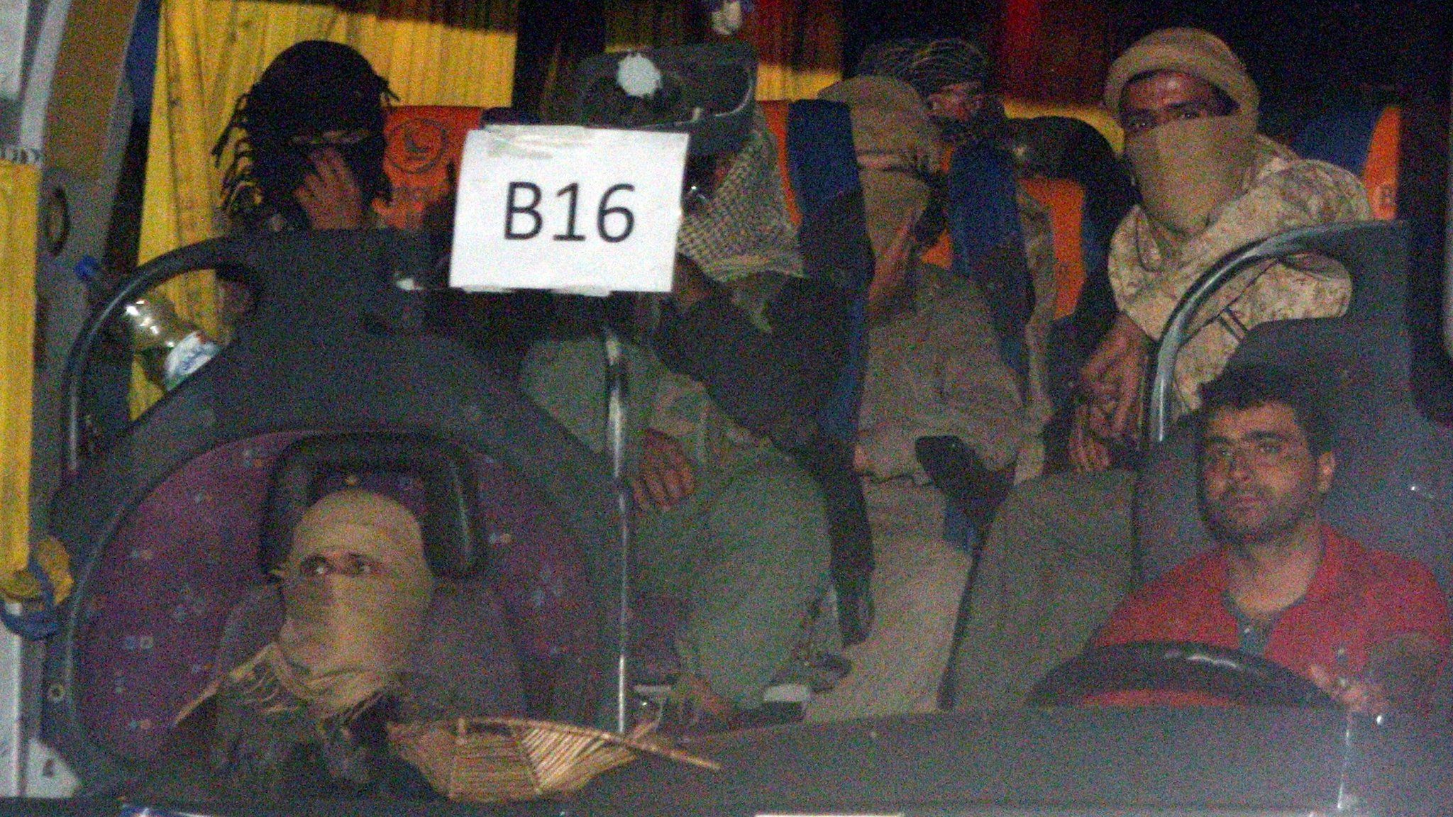 A convoy of Islamic State fighters and their families leave the Lebanon-Syria border zone (28 August 2017)