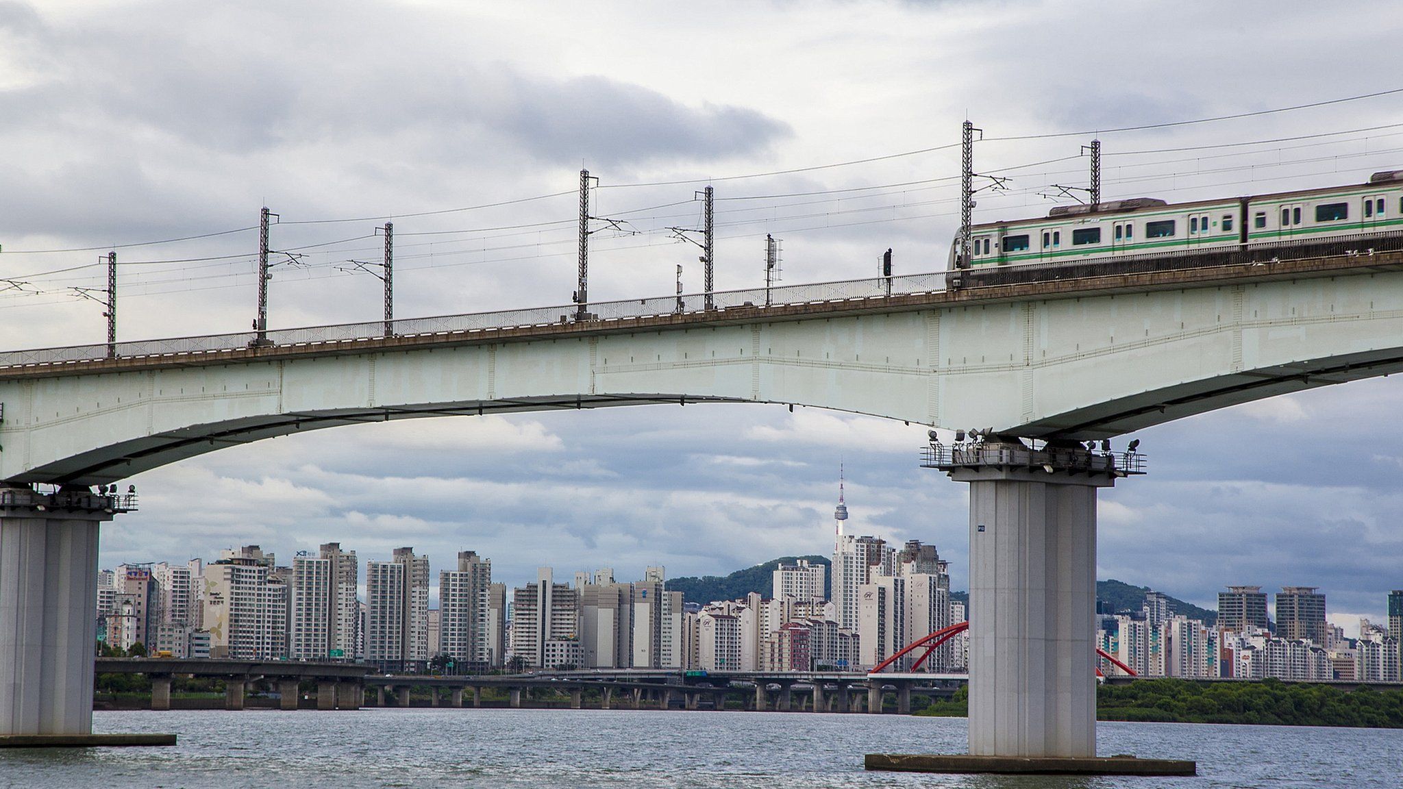Train over the river Han in Seoul