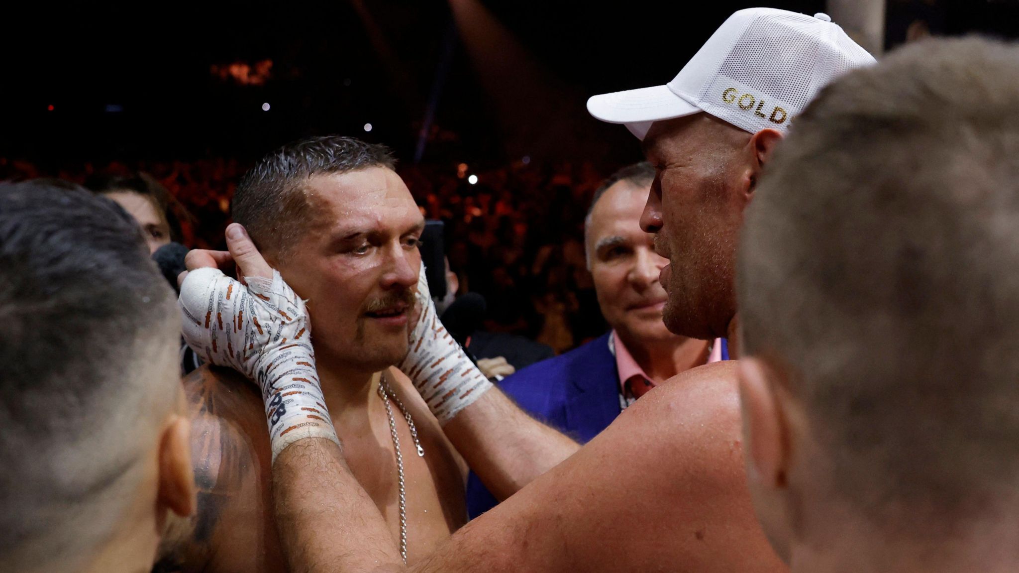 Fury vs Usyk: Usyk's epic victory over Fury in 10 pictures - BBC Sport