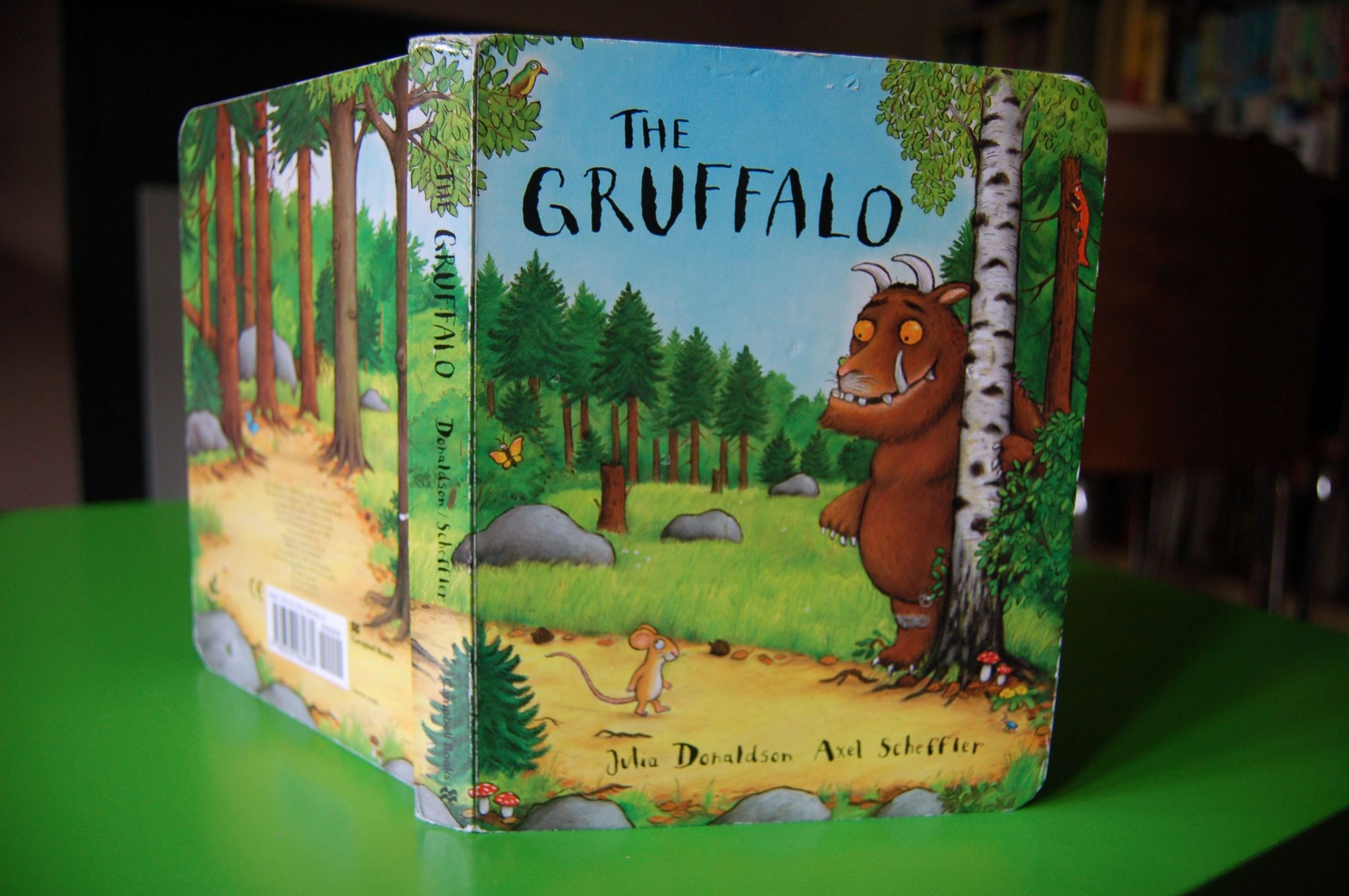 Julia Donaldson: The Gruffalo hogs too much attention - BBC News