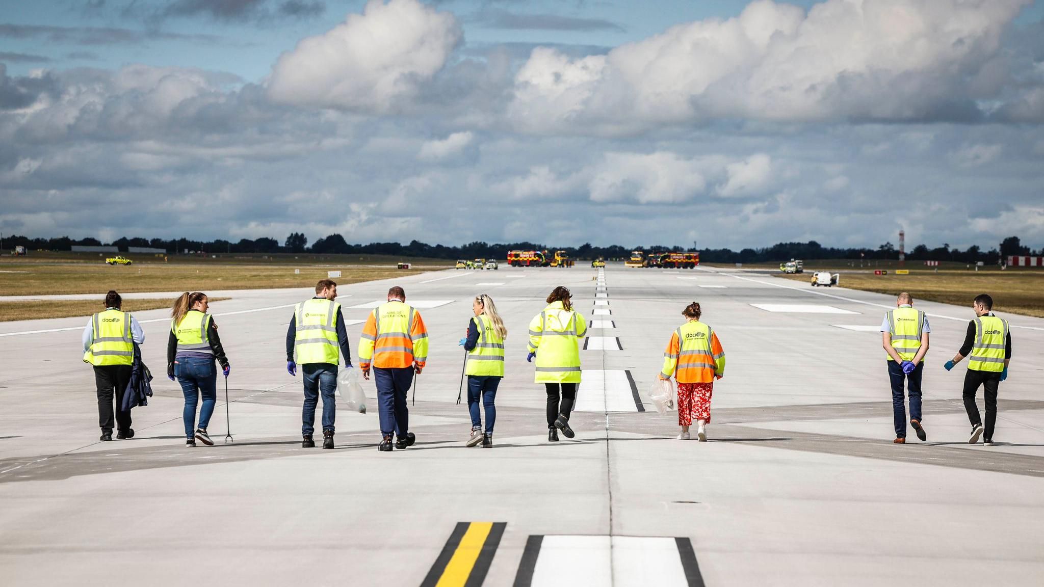 Final preparations on the new runway