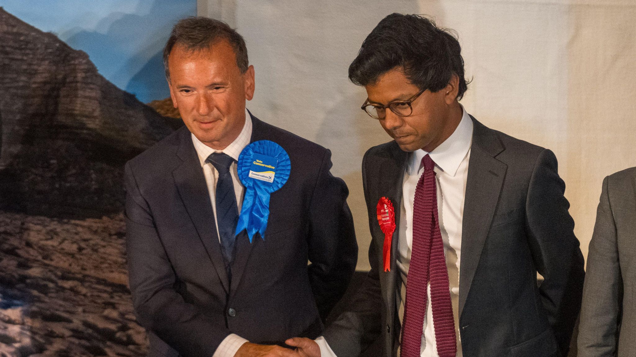 Kanishka Narayan shakes the hand of the outgoing Conservative MP for Vale of Glamorgan, Alun Cairns