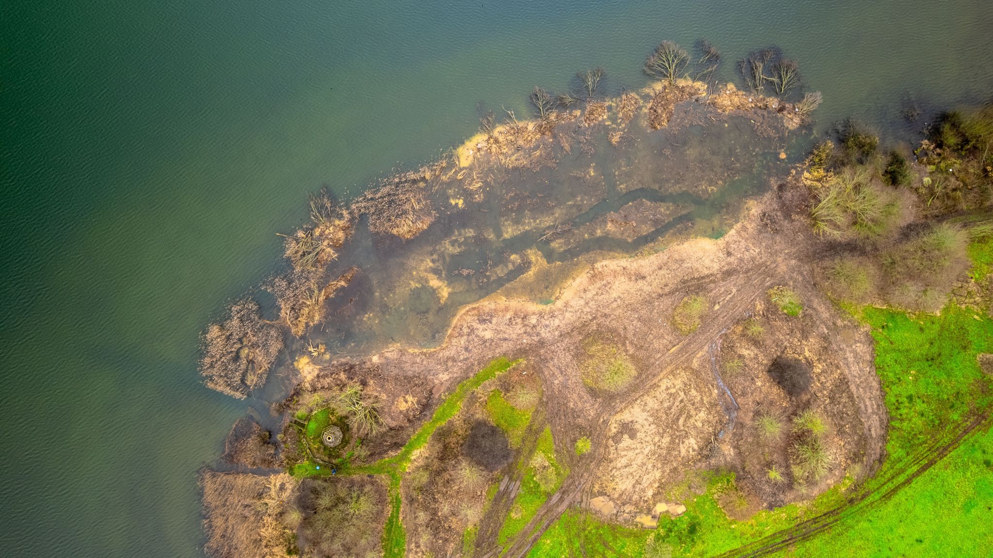 An aerial shot of Hilfield Park Reservoir Nature Reserve