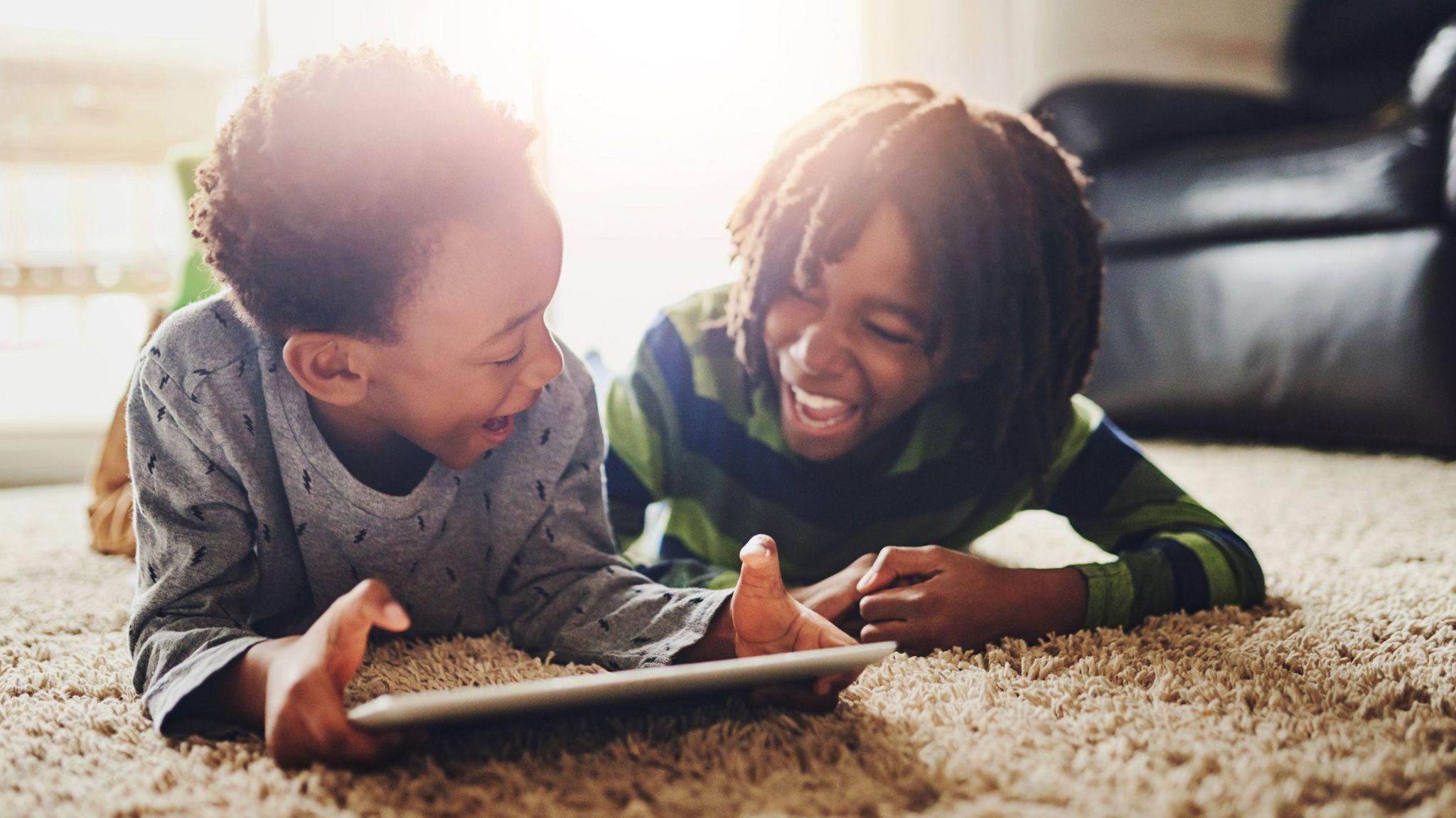 kids watching an ipad