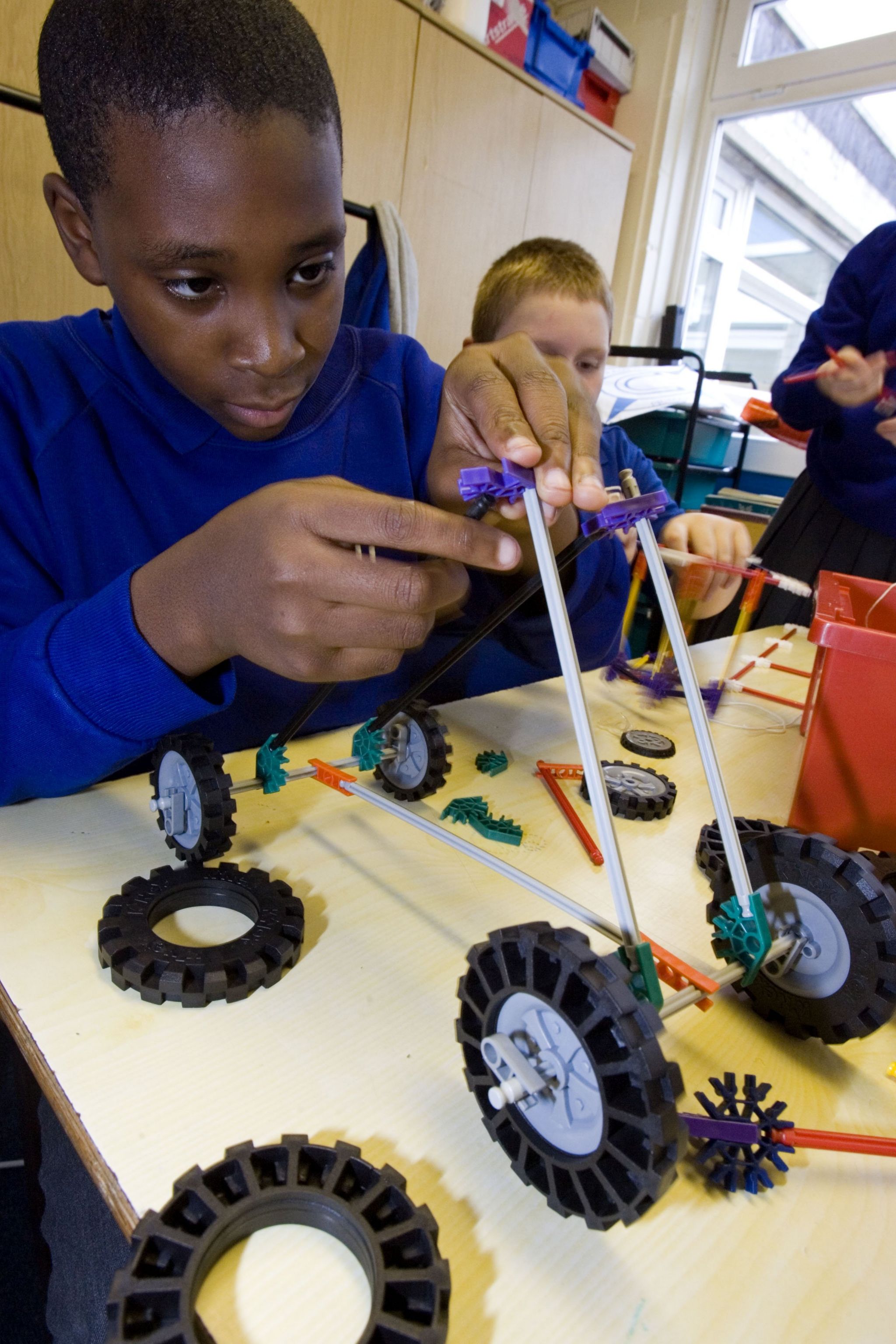 Pupils making mechanical models