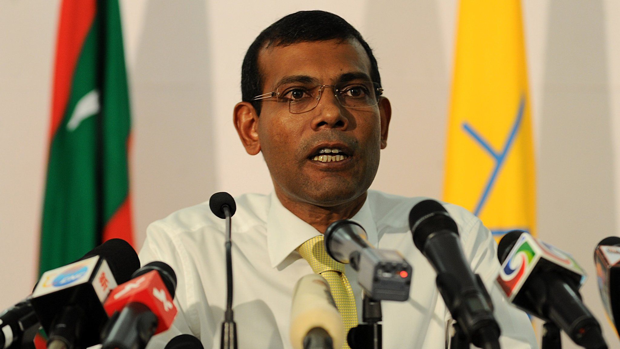 Mohamed Nasheed speaks during a press conference in Male, 10 November 2013.
