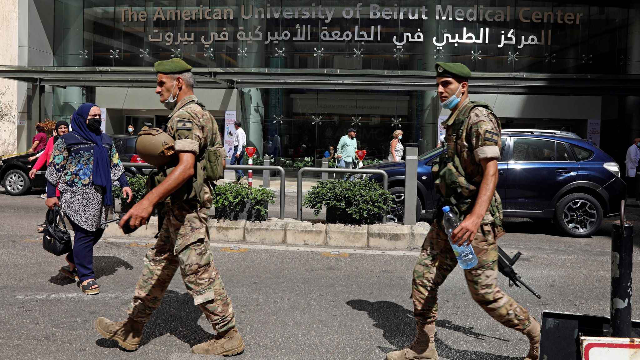 Lebanese soldiers walk past the American University of Beirut (AUB) medical centre in Beirut, Lebanon (17 July 2020)