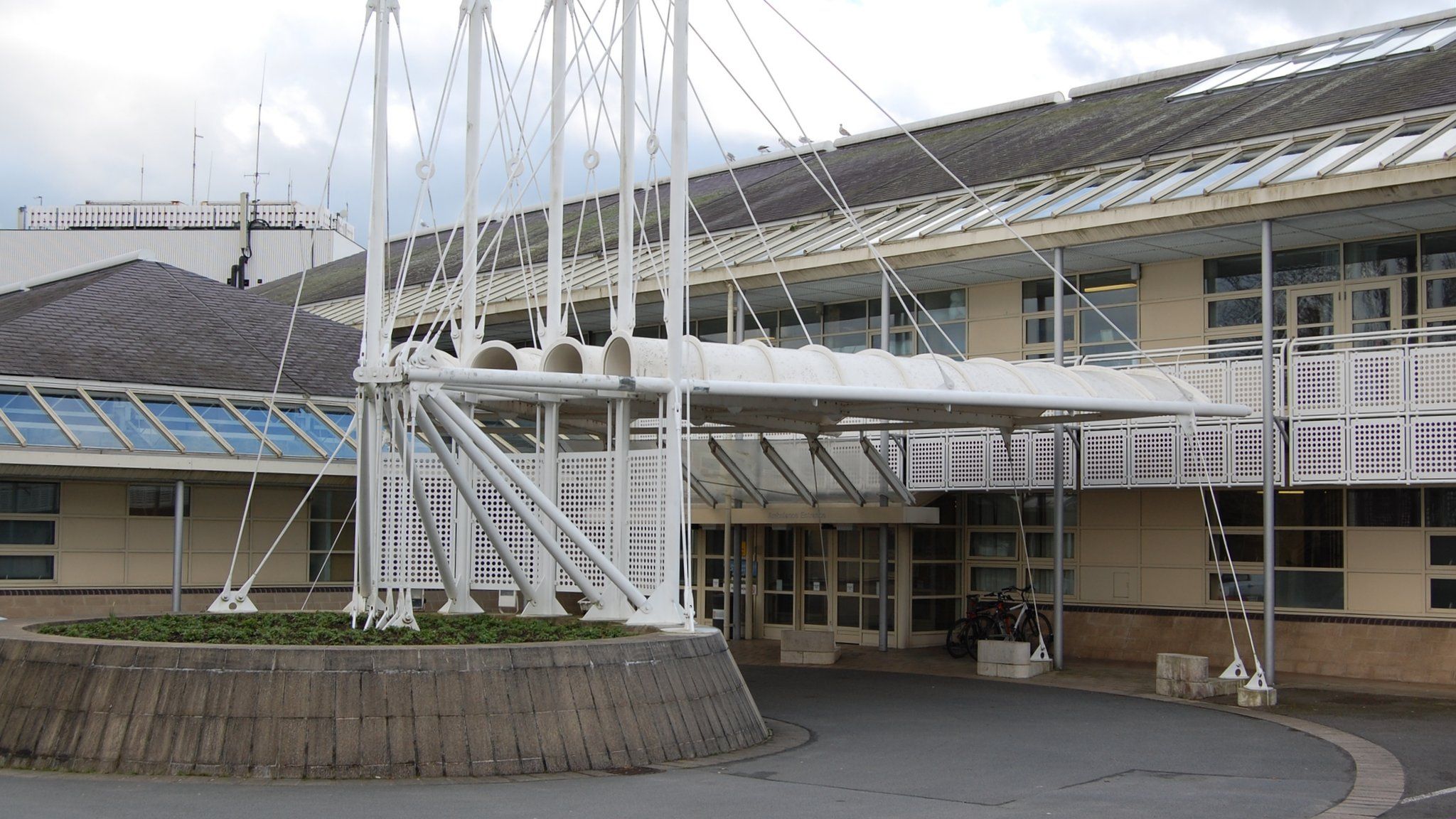 Guernsey States approve 'realistic budget' for 2016 BBC News