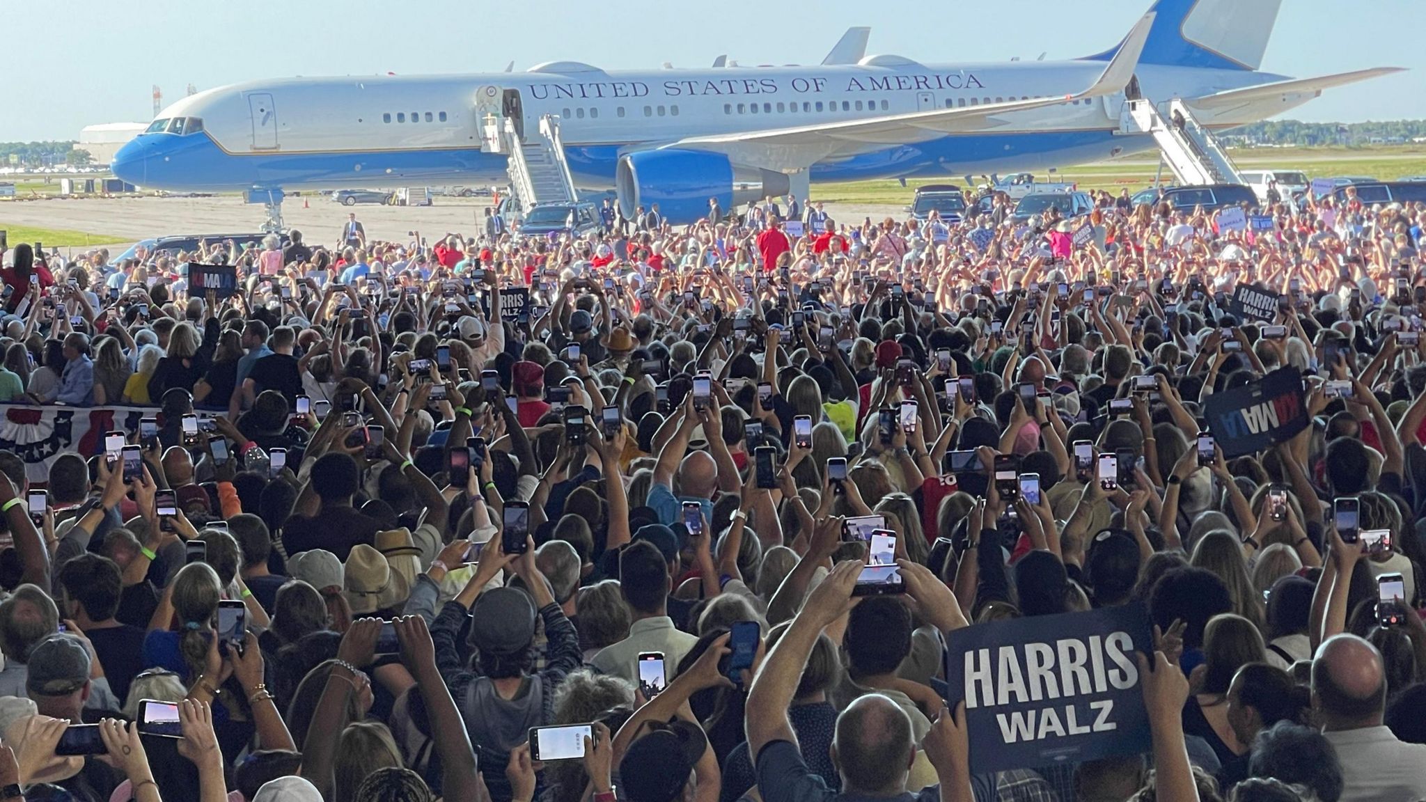 Crowd gathered at Detroit Metropolitan airport