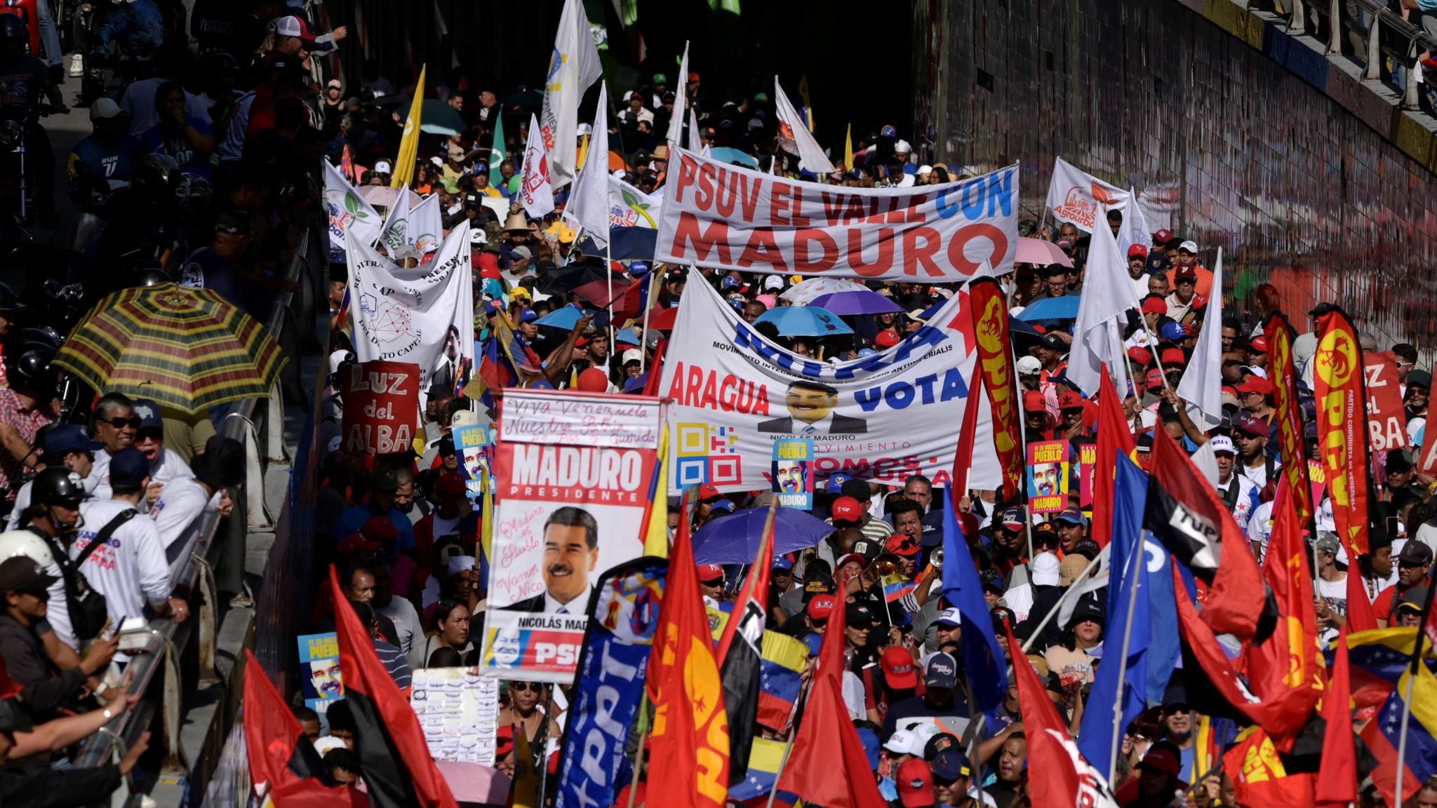 Pro-Maduro march in Caracas