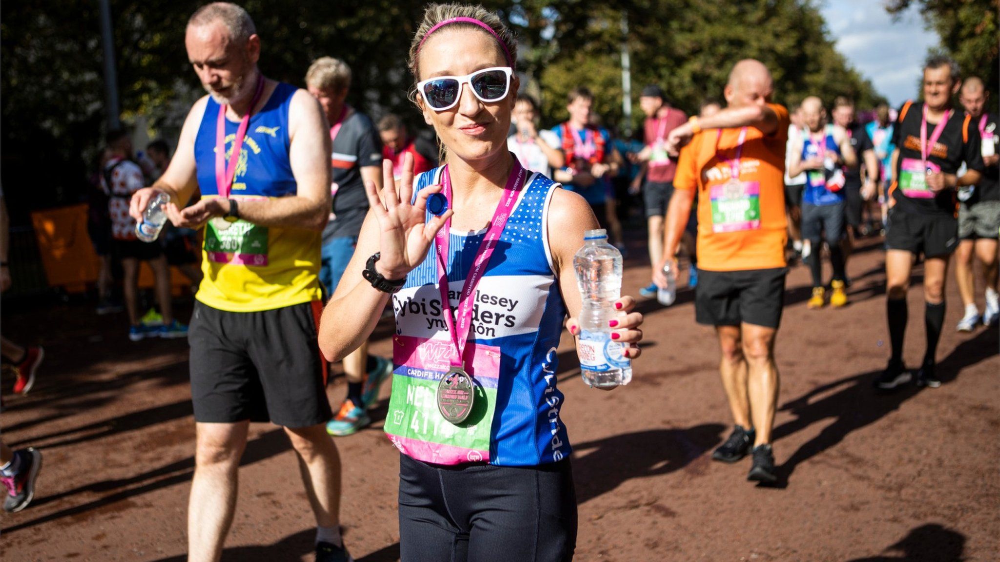 In pictures: Cardiff Half Marathon - BBC News