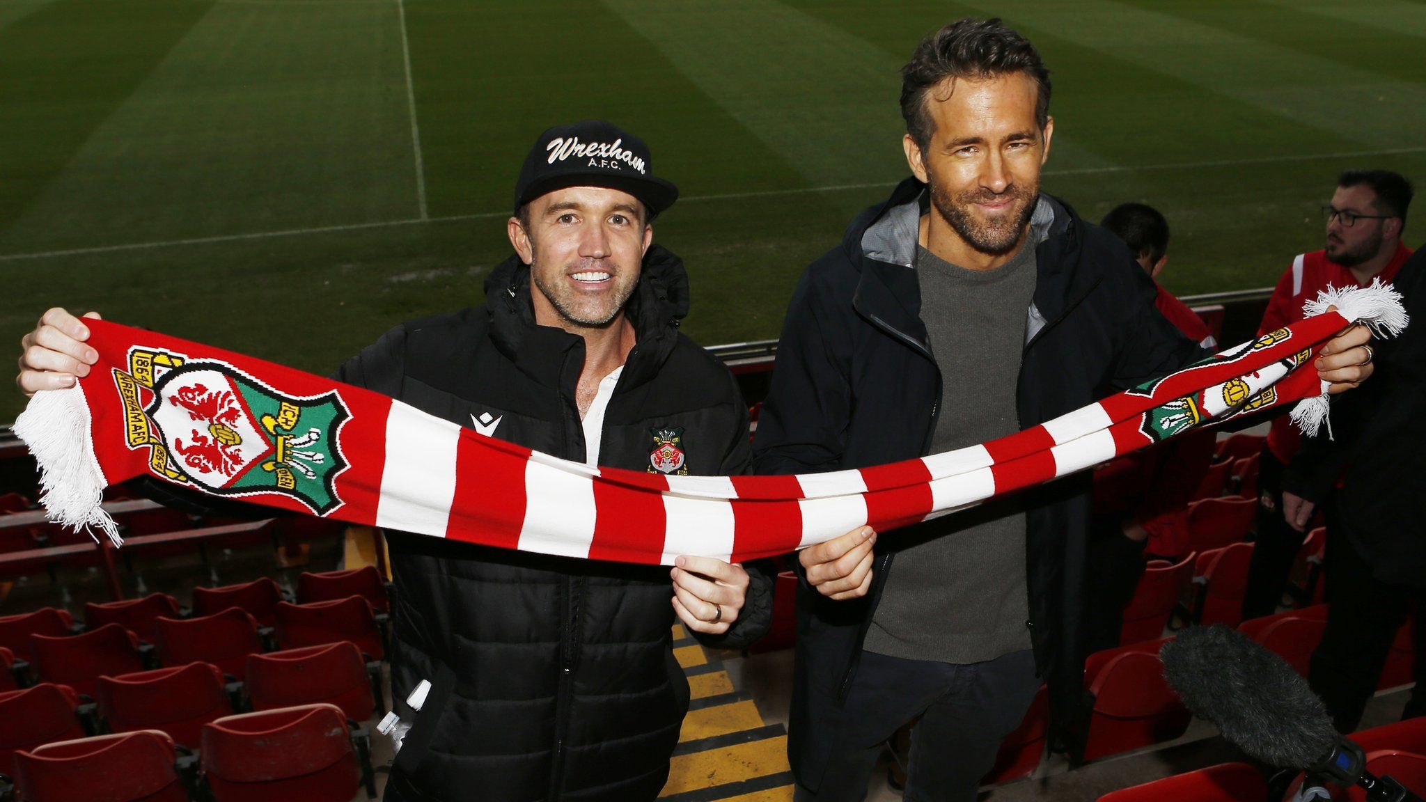 Wrexham Ryan Reynolds Rob Mcelhenney Match Foodbank Donation Bbc News 