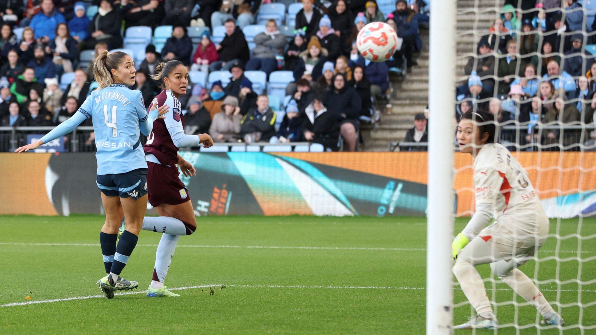 Gabi Nunes scores her first Aston Villa goal