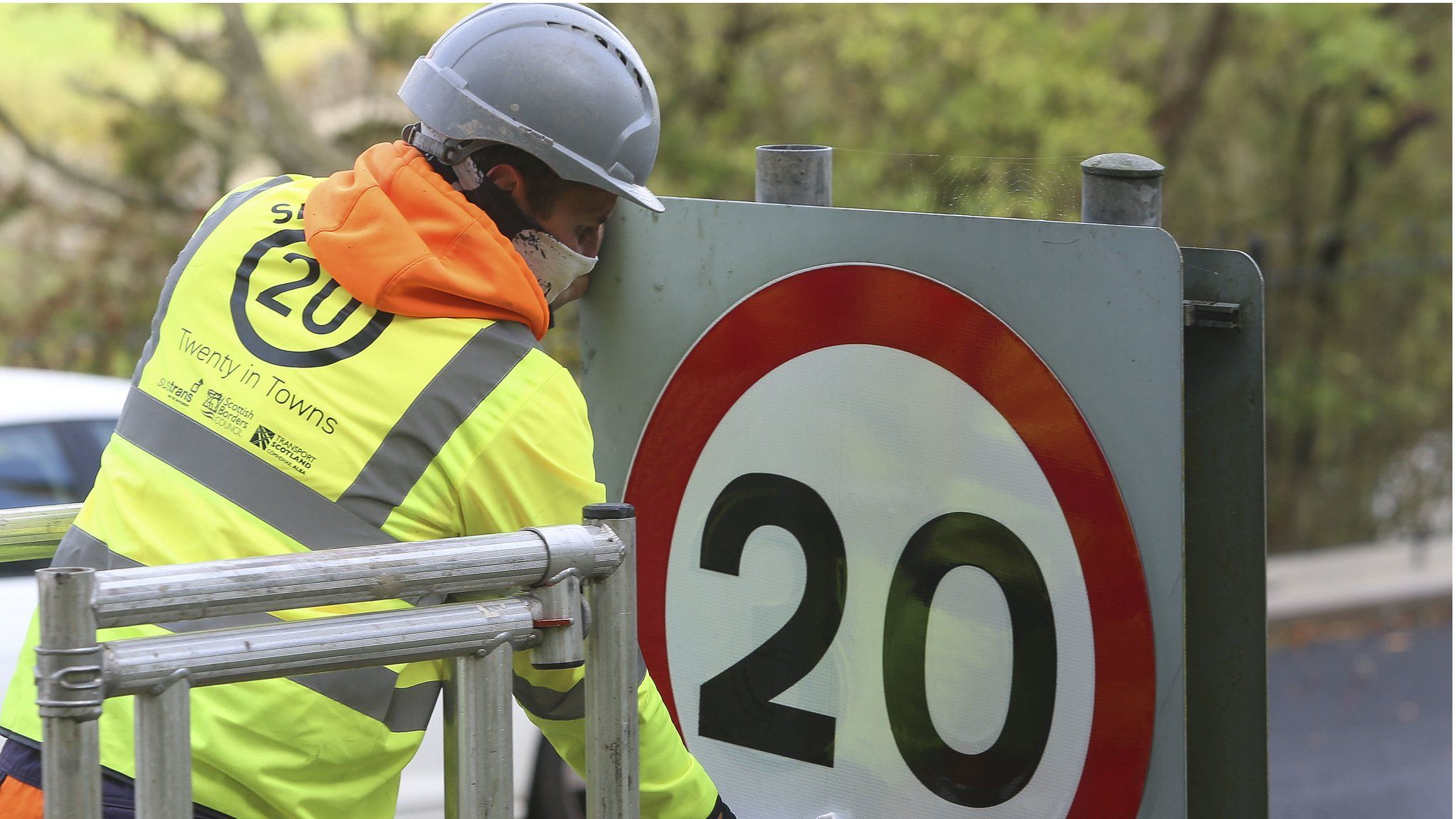 20mph signs being installed at the start of the two-year trial.