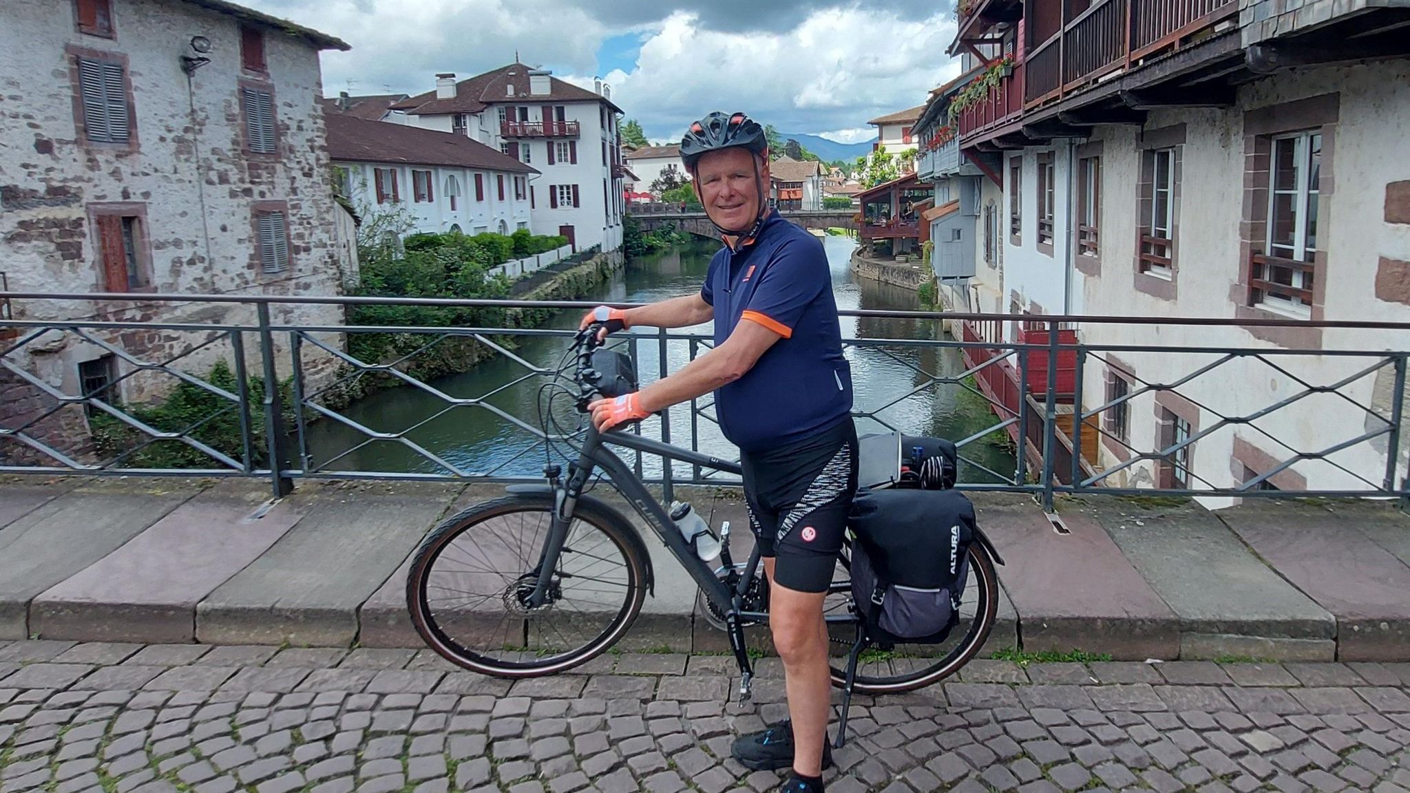 Steve Howe cycling