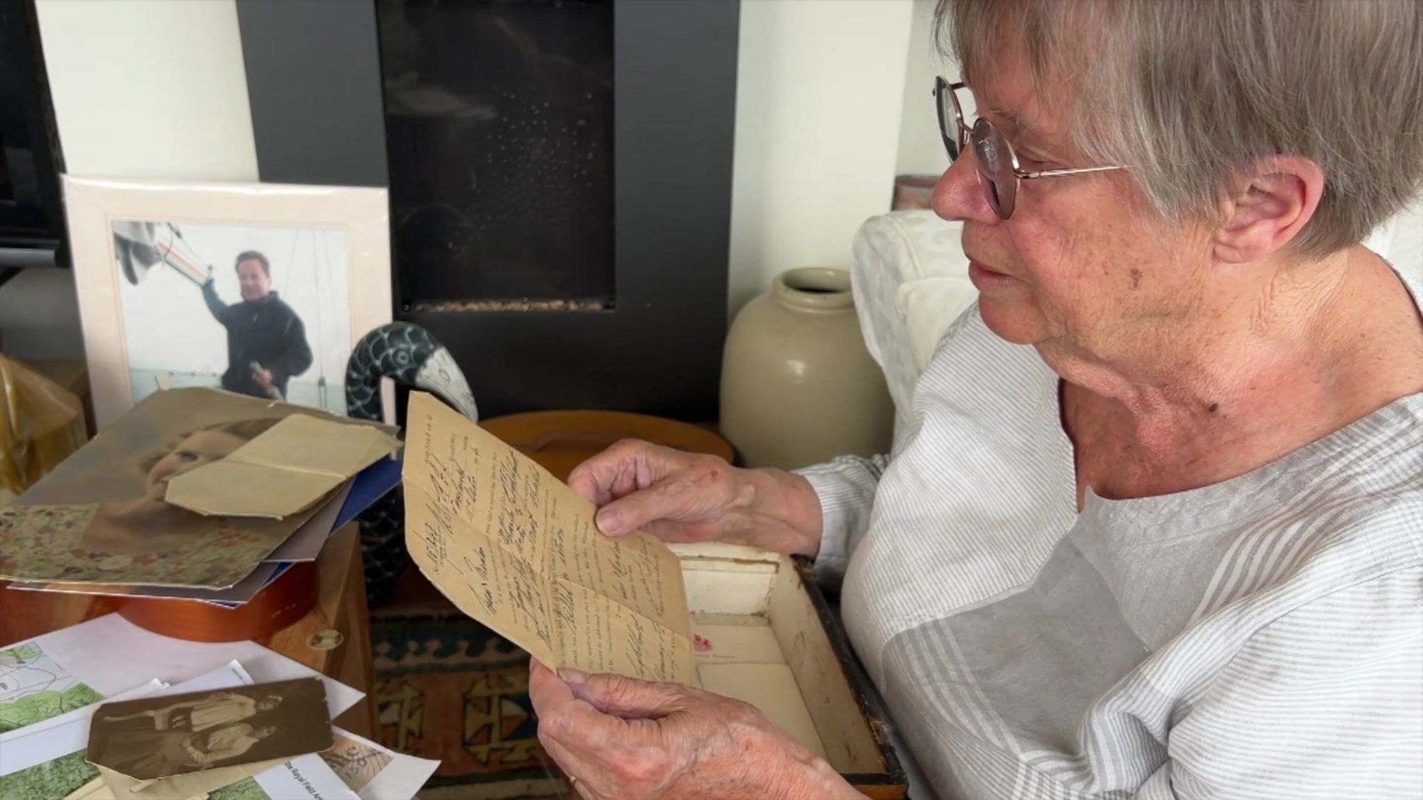 Sue Kruk reading the letter from 1914 that was in her grandmothers box of belongings