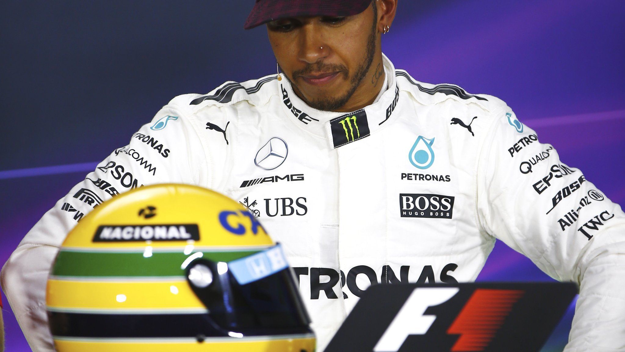 Lewis Hamilton admires Ayrton Senna's helmet
