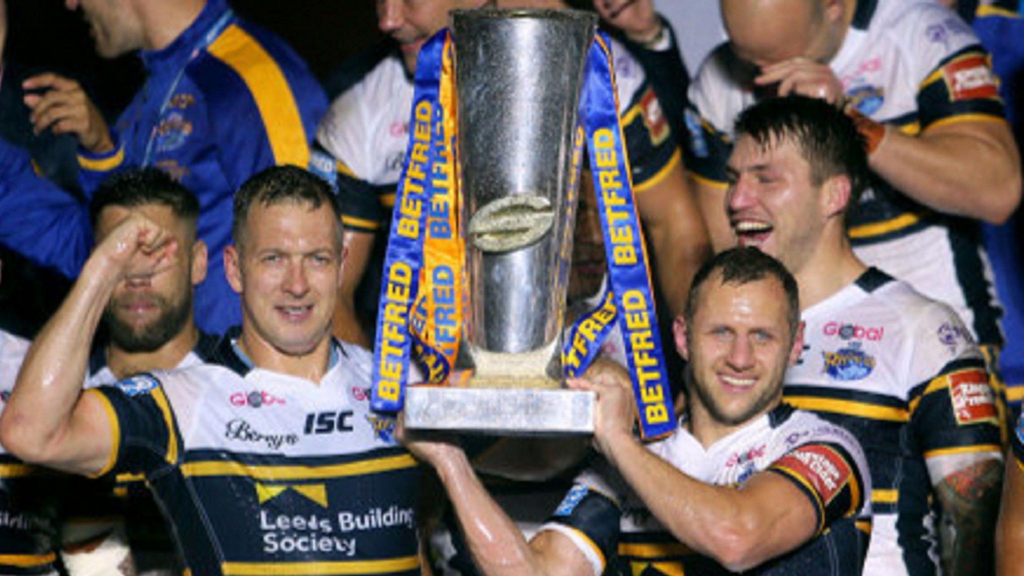Rob Burrow lifts the Grand Final trophy in 2017