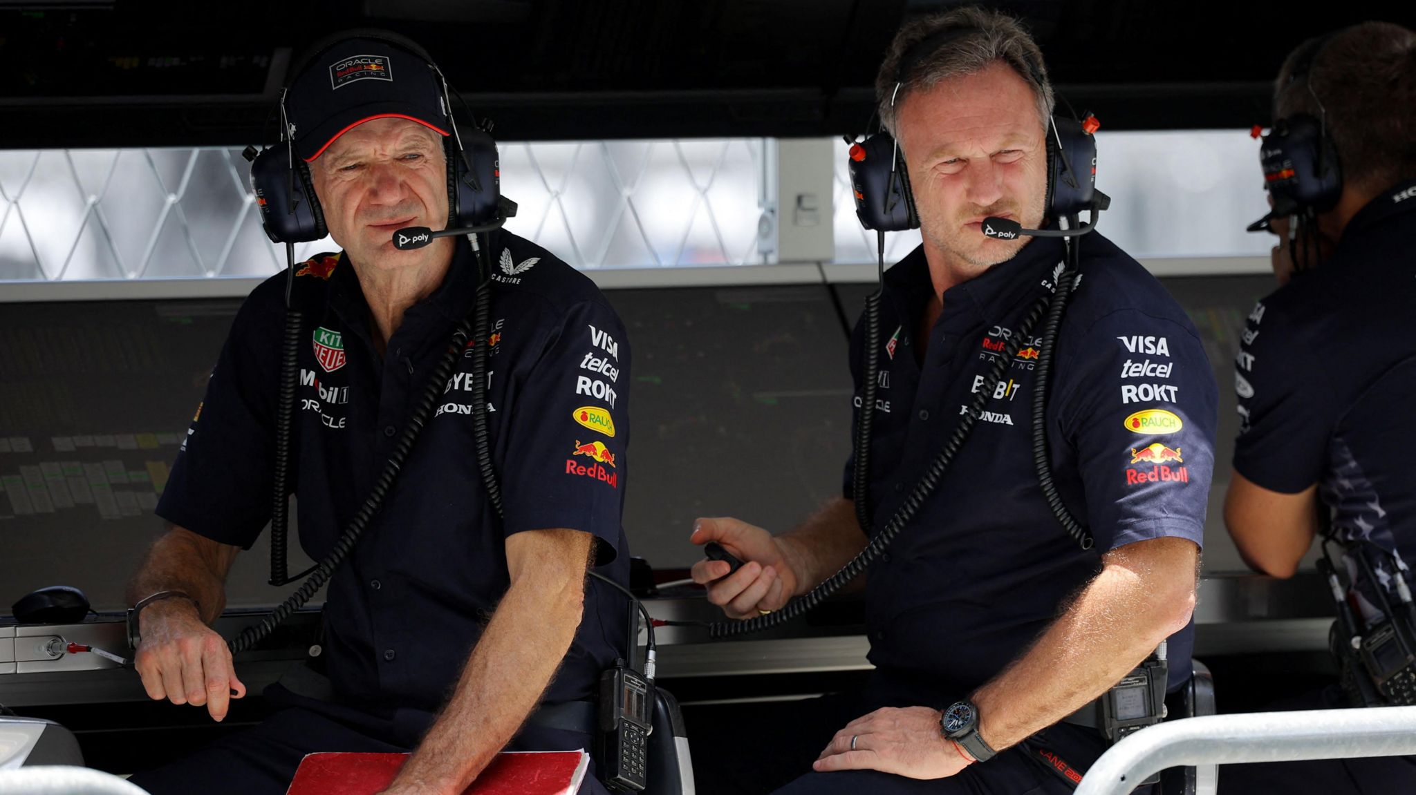 Adrian Newey sits in the pit wall with Red Bull boss Christian Horner 