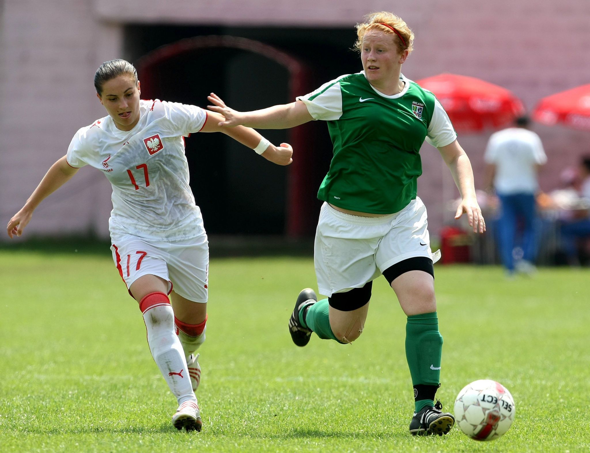 Rachel Furness playing football for Northern Ireland in 2009