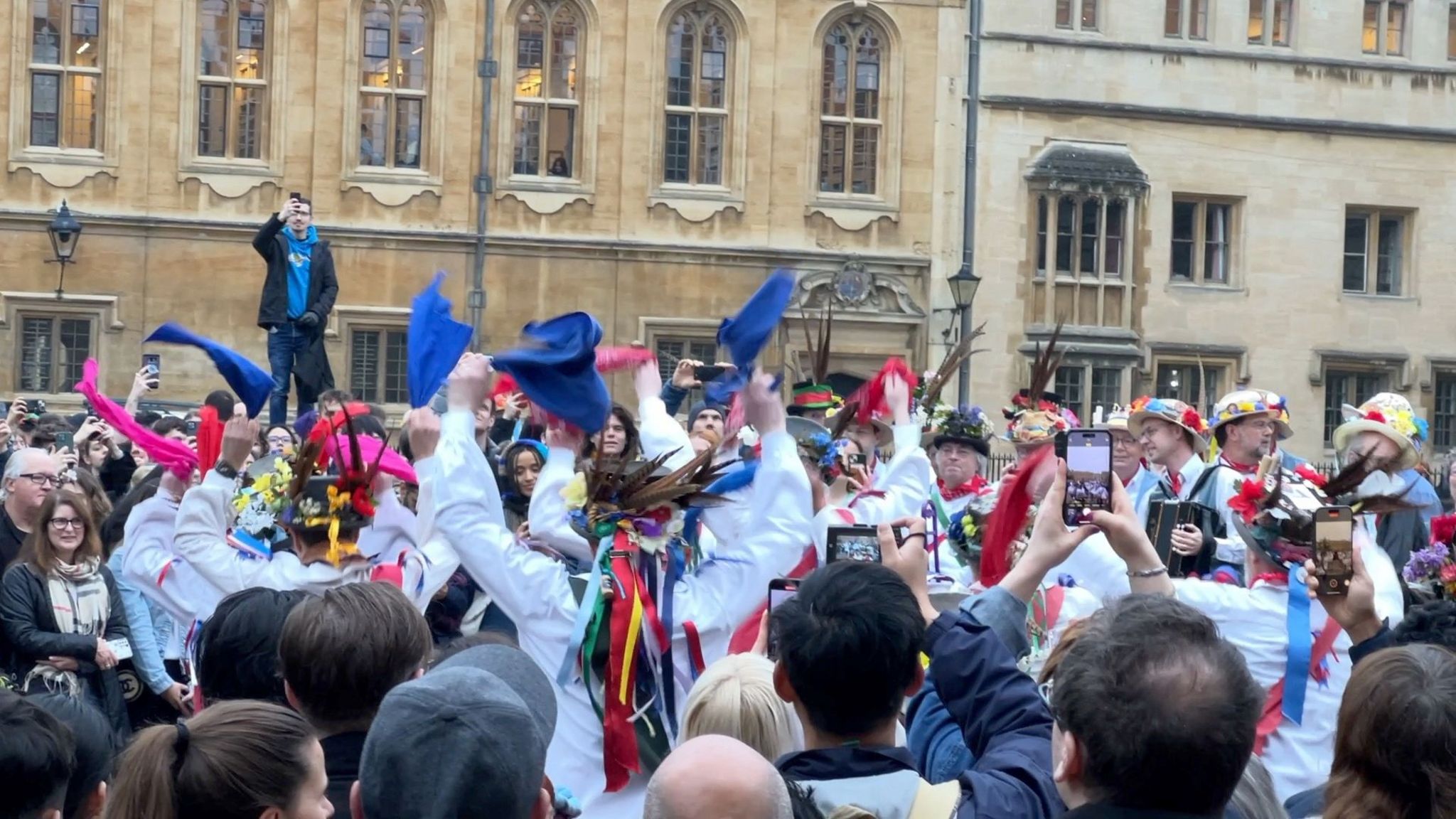 Oxford: Thousands Rise Early For May Morning Celebrations - Bbc News