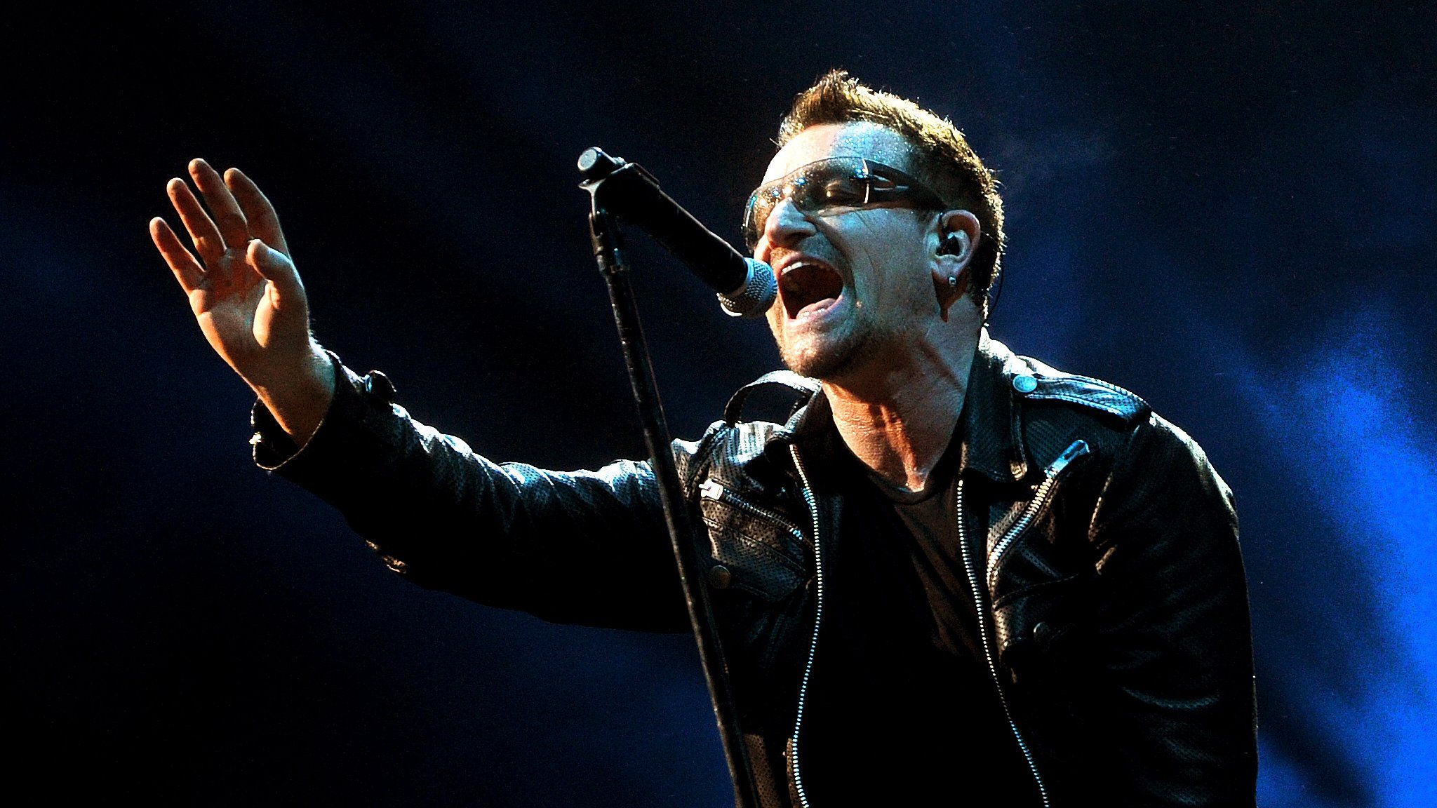 Bono's son's band responds in Inhaler name row BBC News