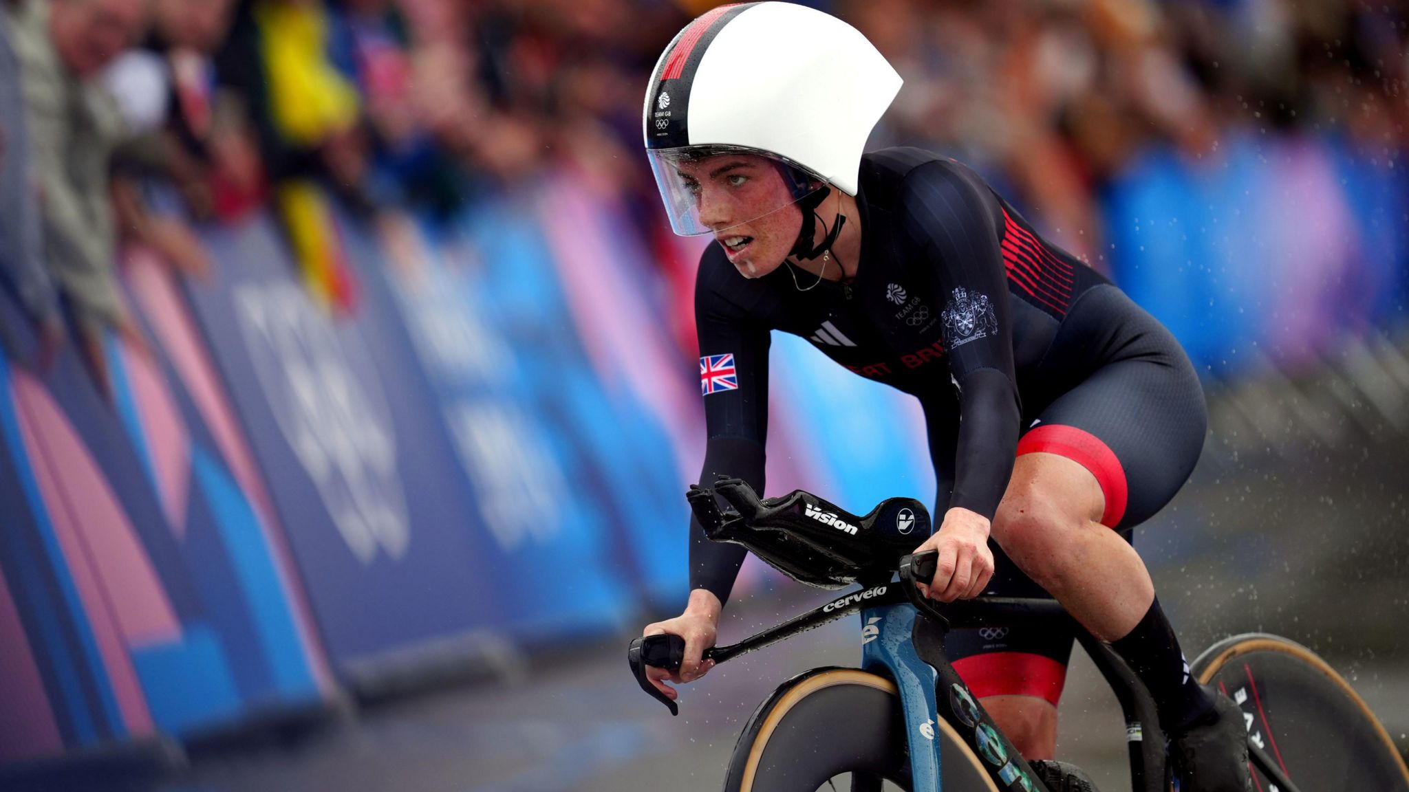 Anna Henderson cycling at the Olympics