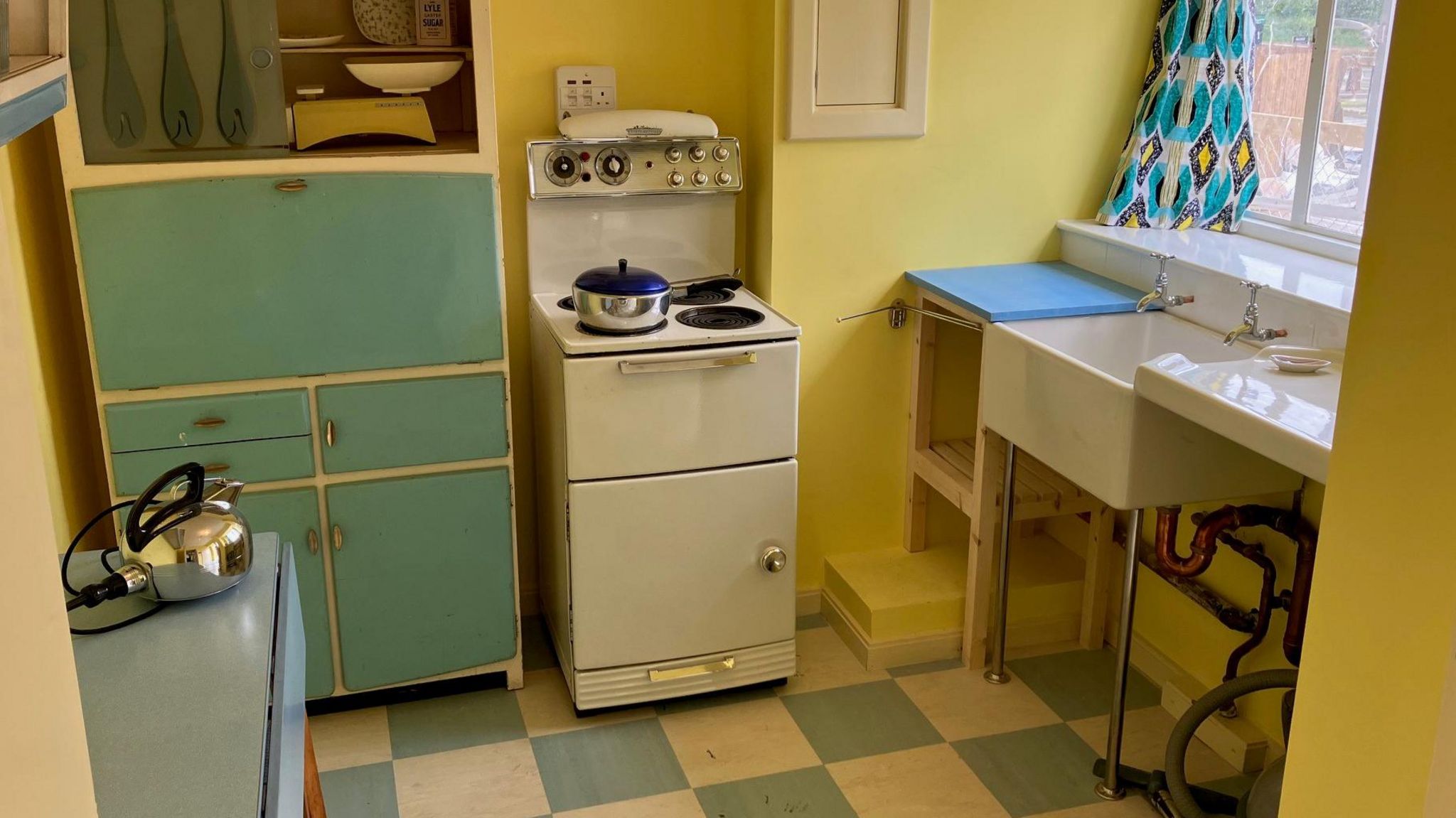 Replica 1950s kitchen