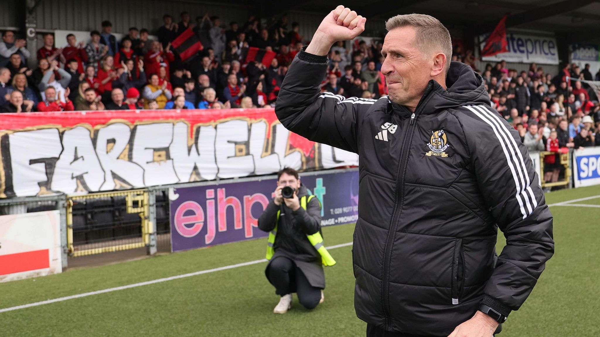 Stephen Baxter waves farewell to the Crusaders supporters at Seaview