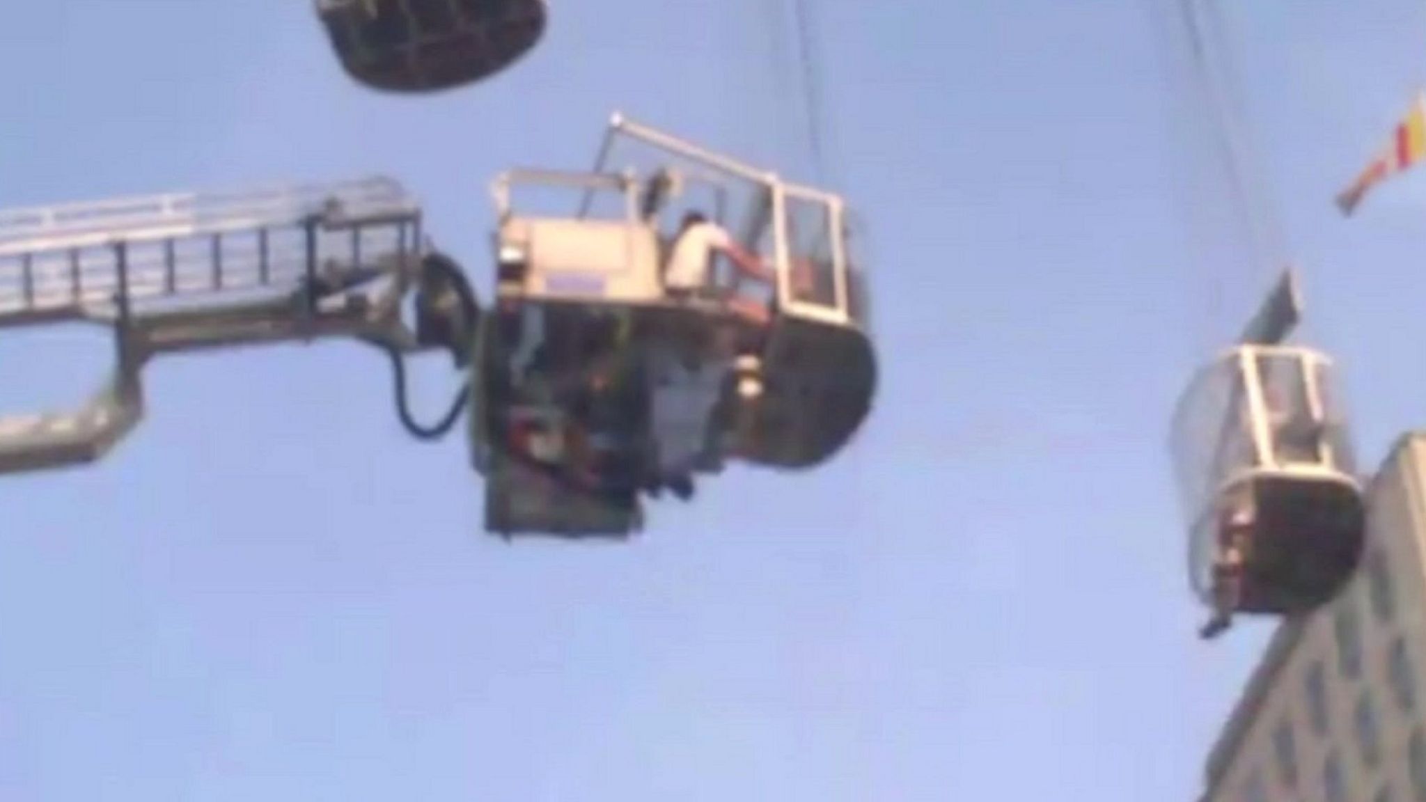 People rescued from fairground ride