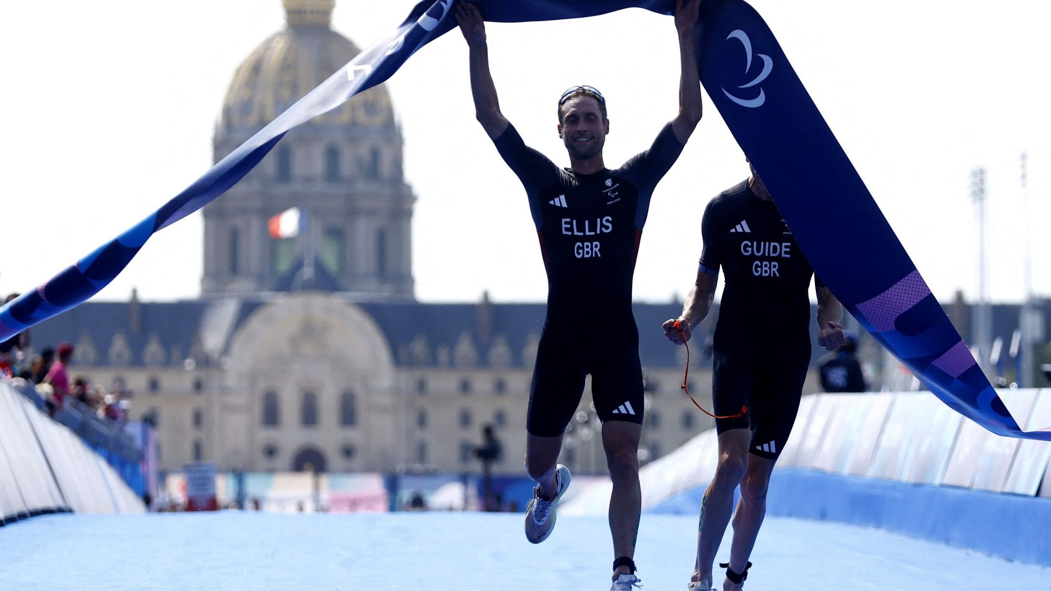 Dave Ellis celebrates gold in the triathlon