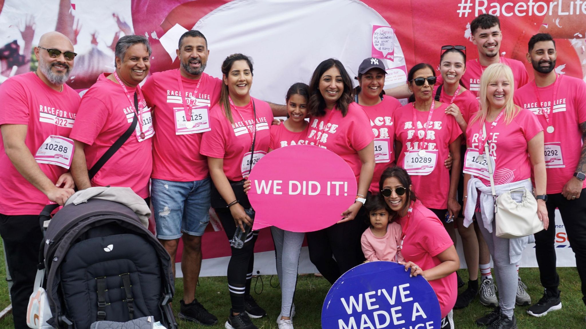 Minnal Ladva and family members at 2022 Race for Life in Watford