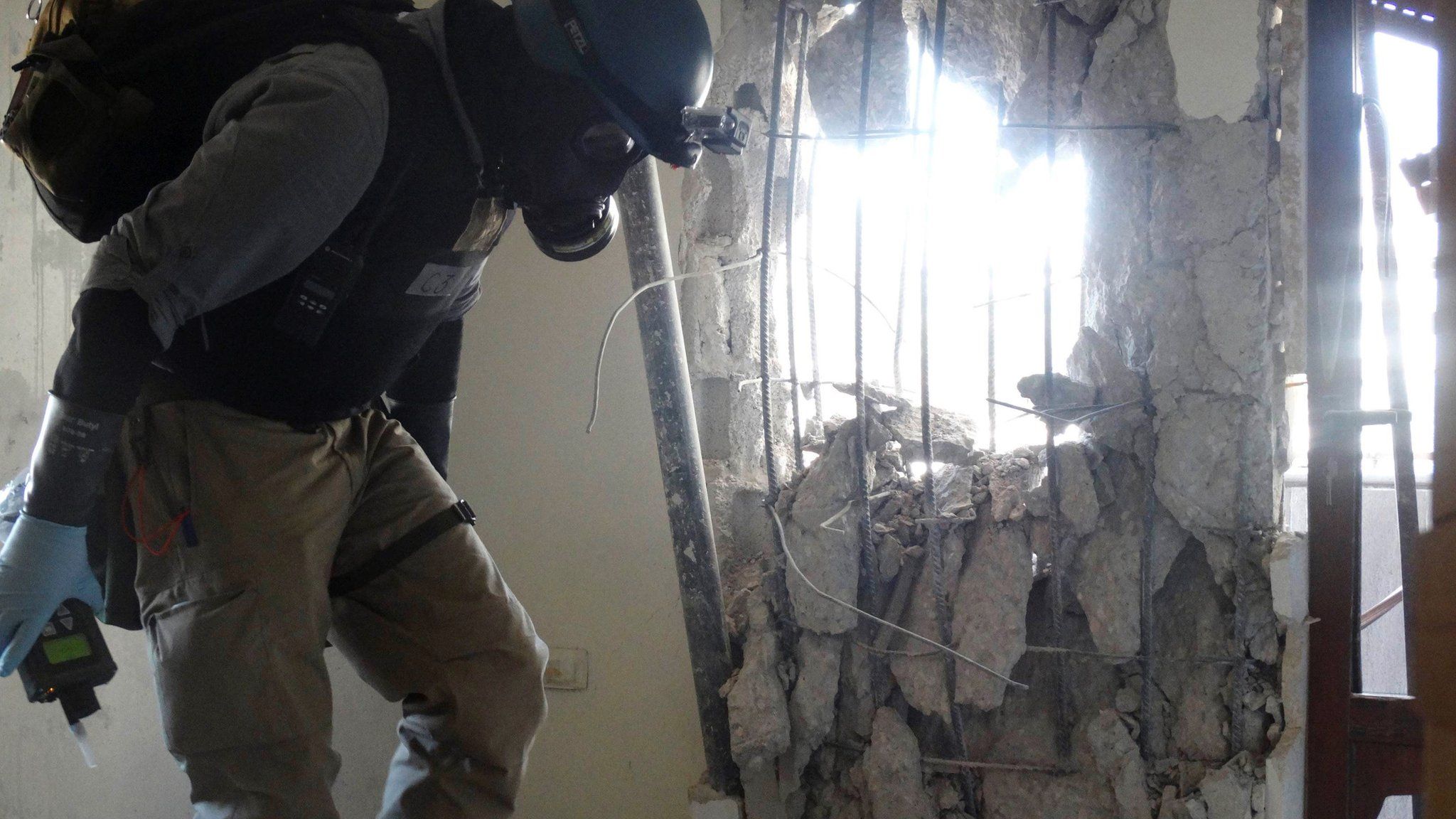 A UN chemical weapons expert inspects one of the sites of an alleged chemical weapons attack in Damascus