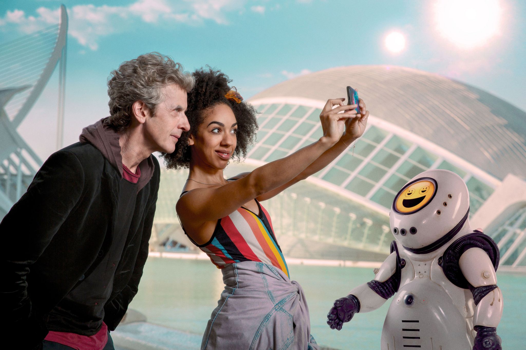 Peter Capaldi (The Doctor) and Pearl Mackie (Bill) head to a future Earth colony to discover if the people there are happy in Smile (2017)