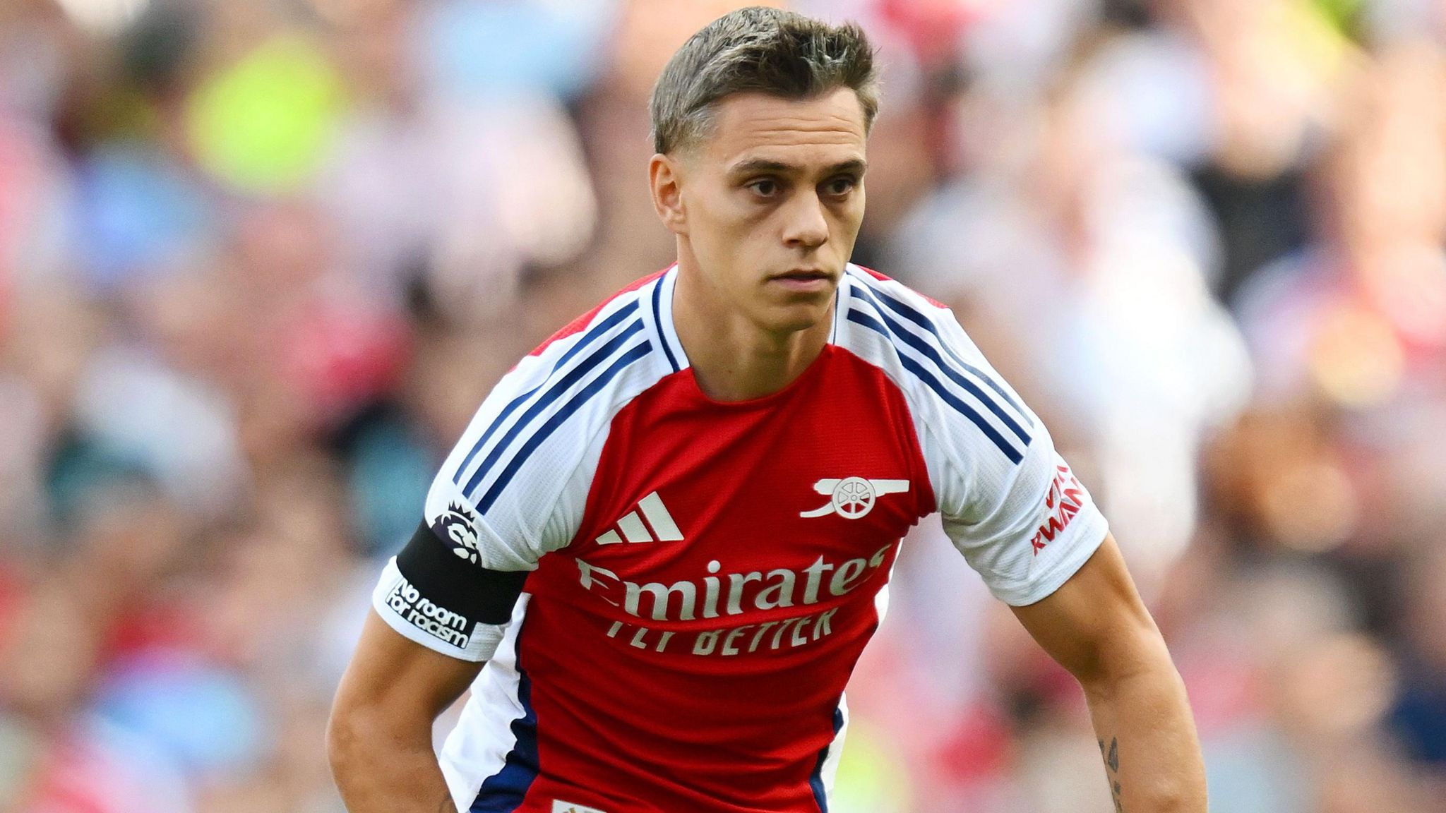 Leandro Trossard in action for Arsenal.